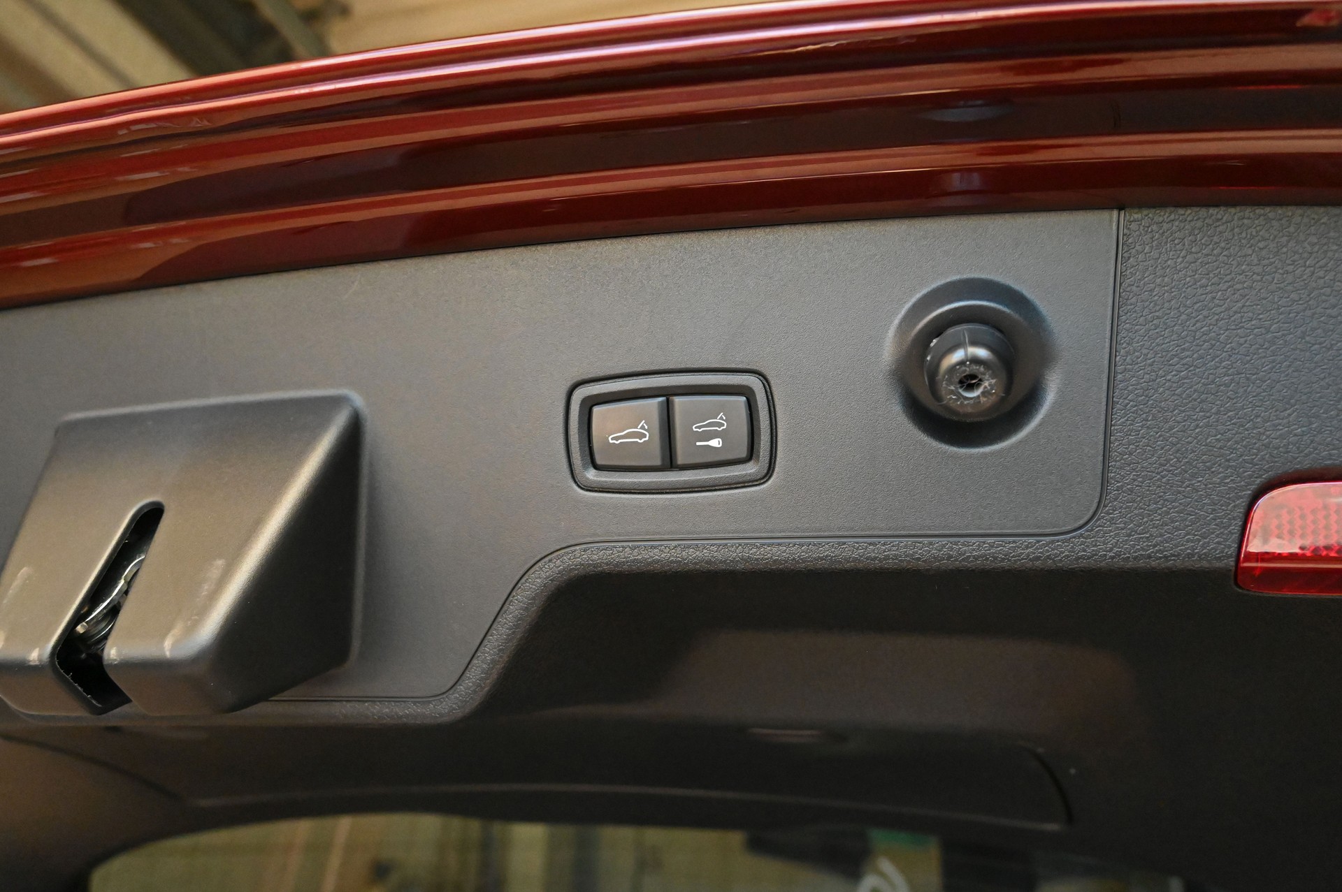 PORSCHE Panamera 4 E-Hybrid PDK "cherry metallic"-image-23