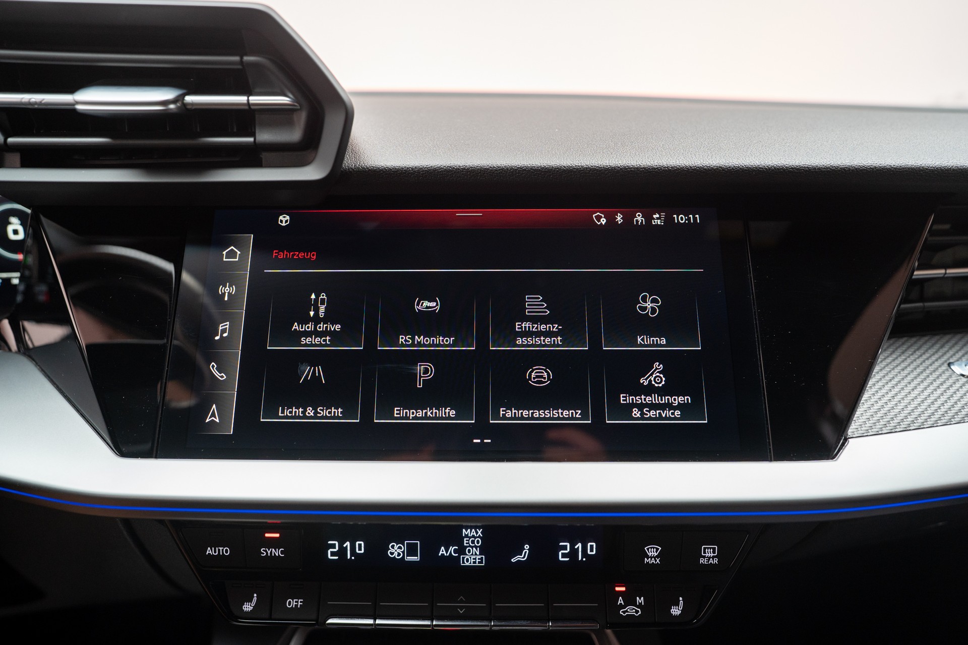 AUDI RS3 Limousine 2.5 TFSI quattro S-Tronic / Rückfahrkamera / Tempomat / Ambientebeleuchtung-image-23