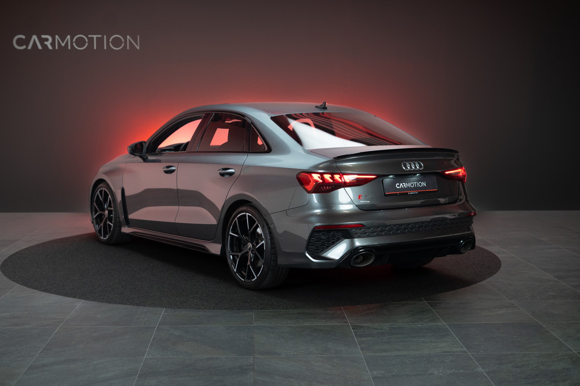 AUDI RS3 Limousine 2.5 TFSI quattro S-Tronic / Rückfahrkamera / Tempomat / Ambientebeleuchtung-image-4