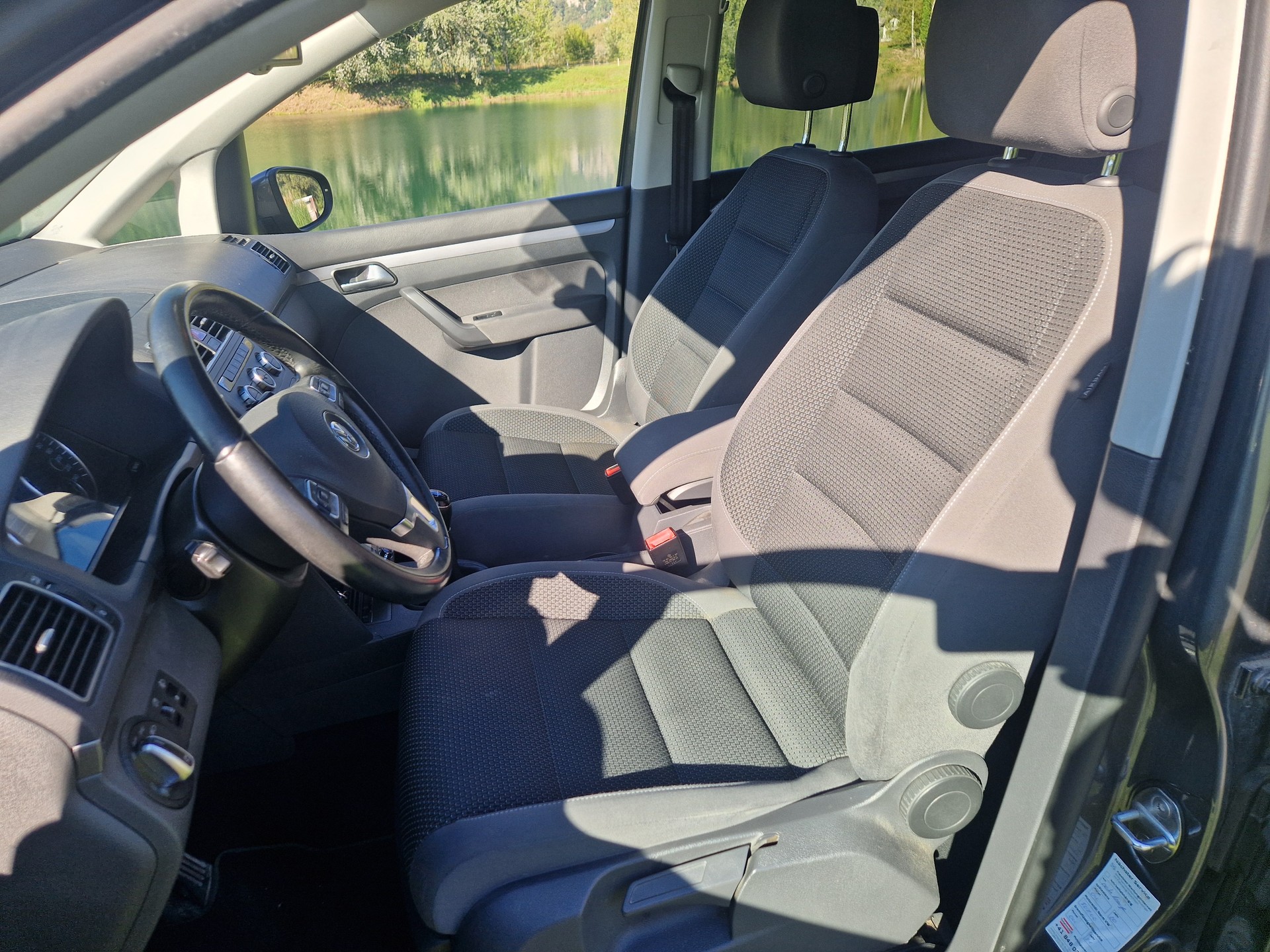 VW Touran 2.0 TDI BlueMotion Technology Design-image-9