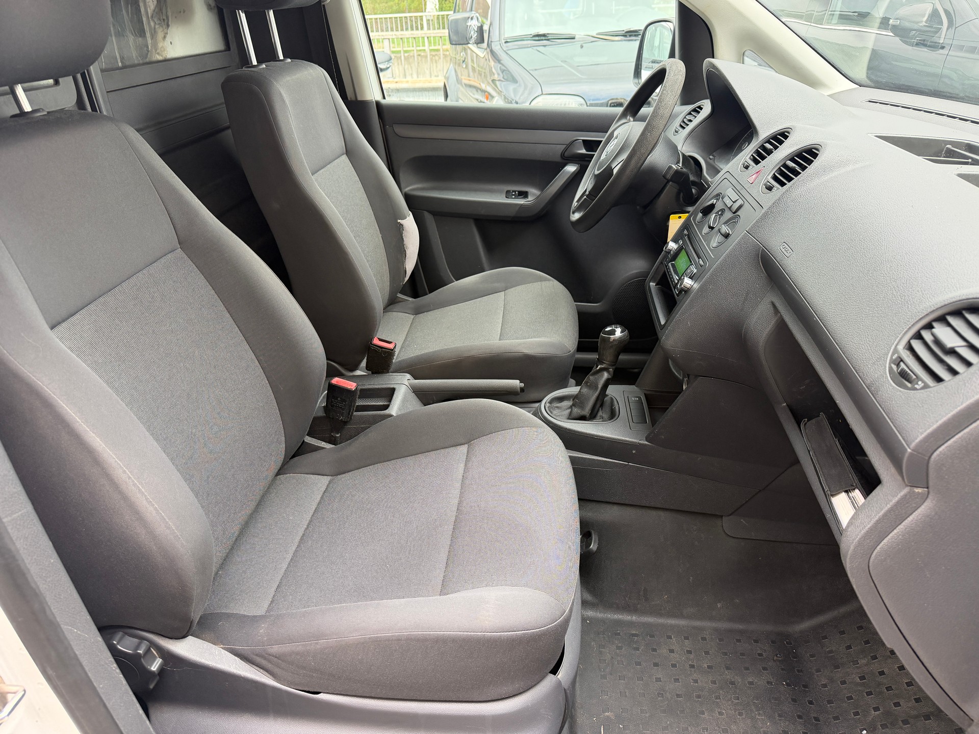 VW Caddy Maxi 1.6 TDI-image-7