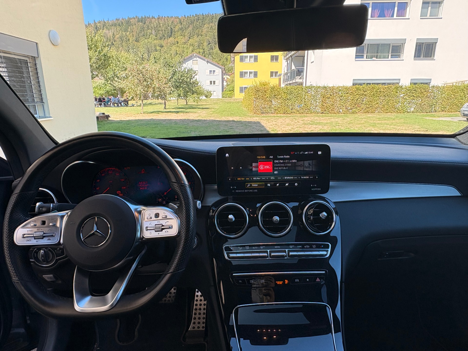 MERCEDES-BENZ GLC 220 d AMG Line 4m-image-3