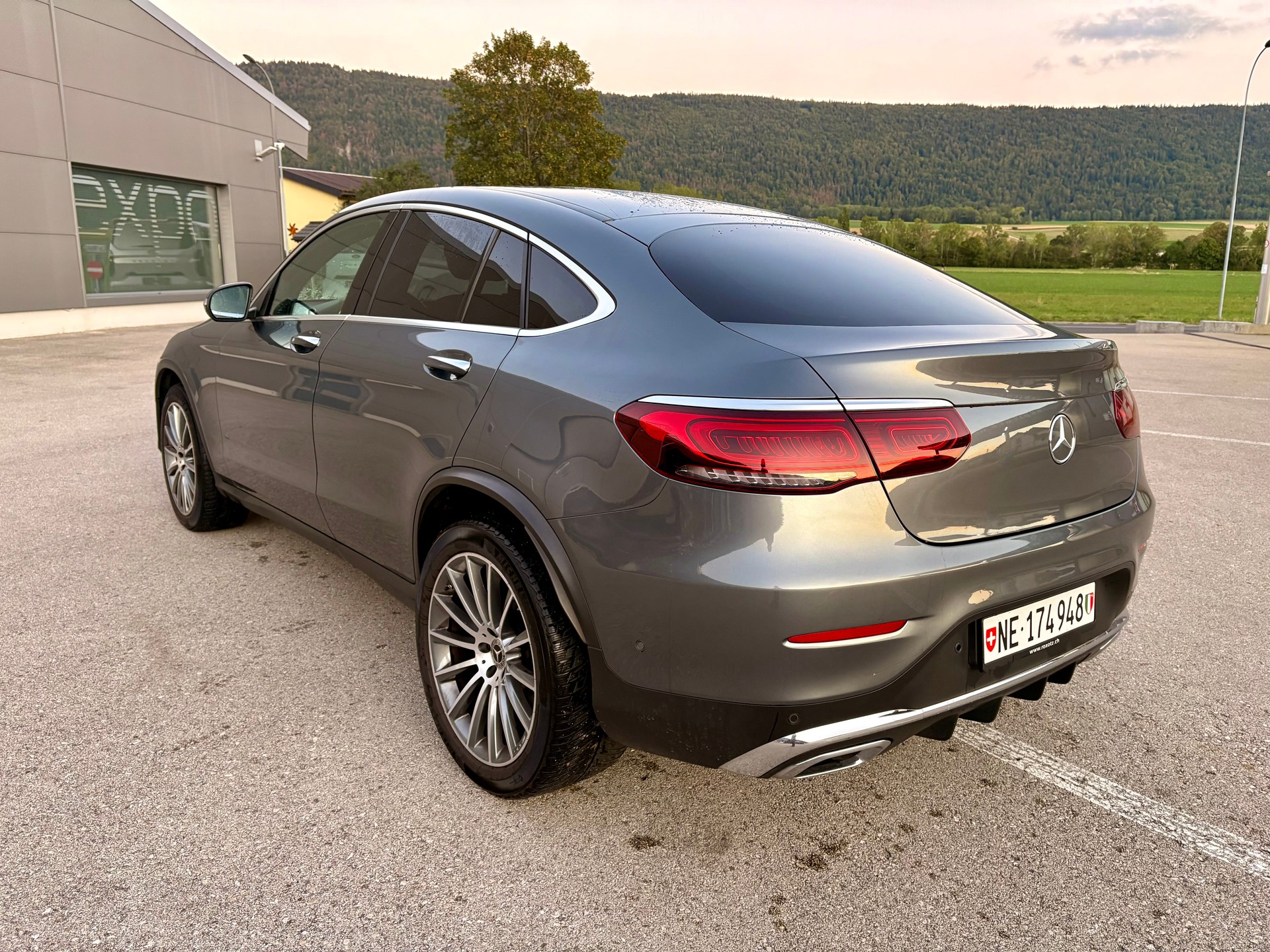 MERCEDES-BENZ GLC 220 d AMG Line 4m-image-1