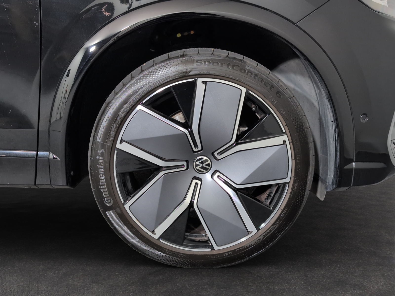 VW Tiguan 2.0 TSI DSG R-Line 4Motion-image-4