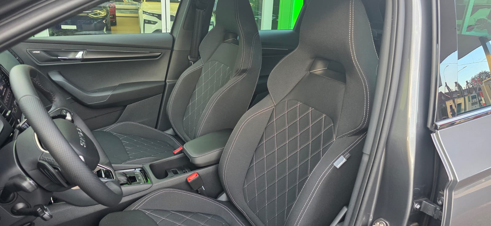 SKODA Karoq 2.0 TSI SportLine 4x4 DSG-image-10
