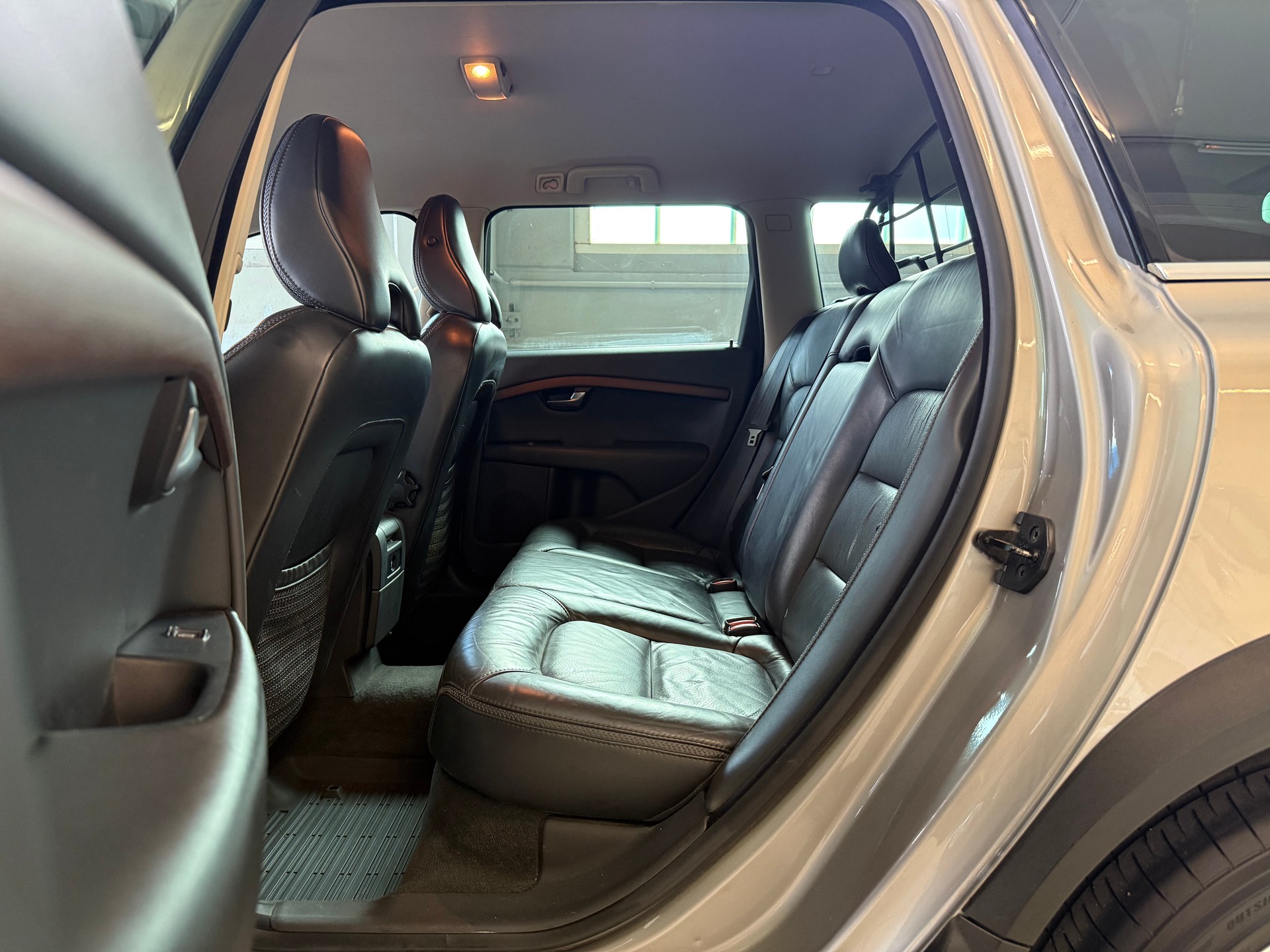 VOLVO XC70 D5 AWD Summum Geartronic-image-10