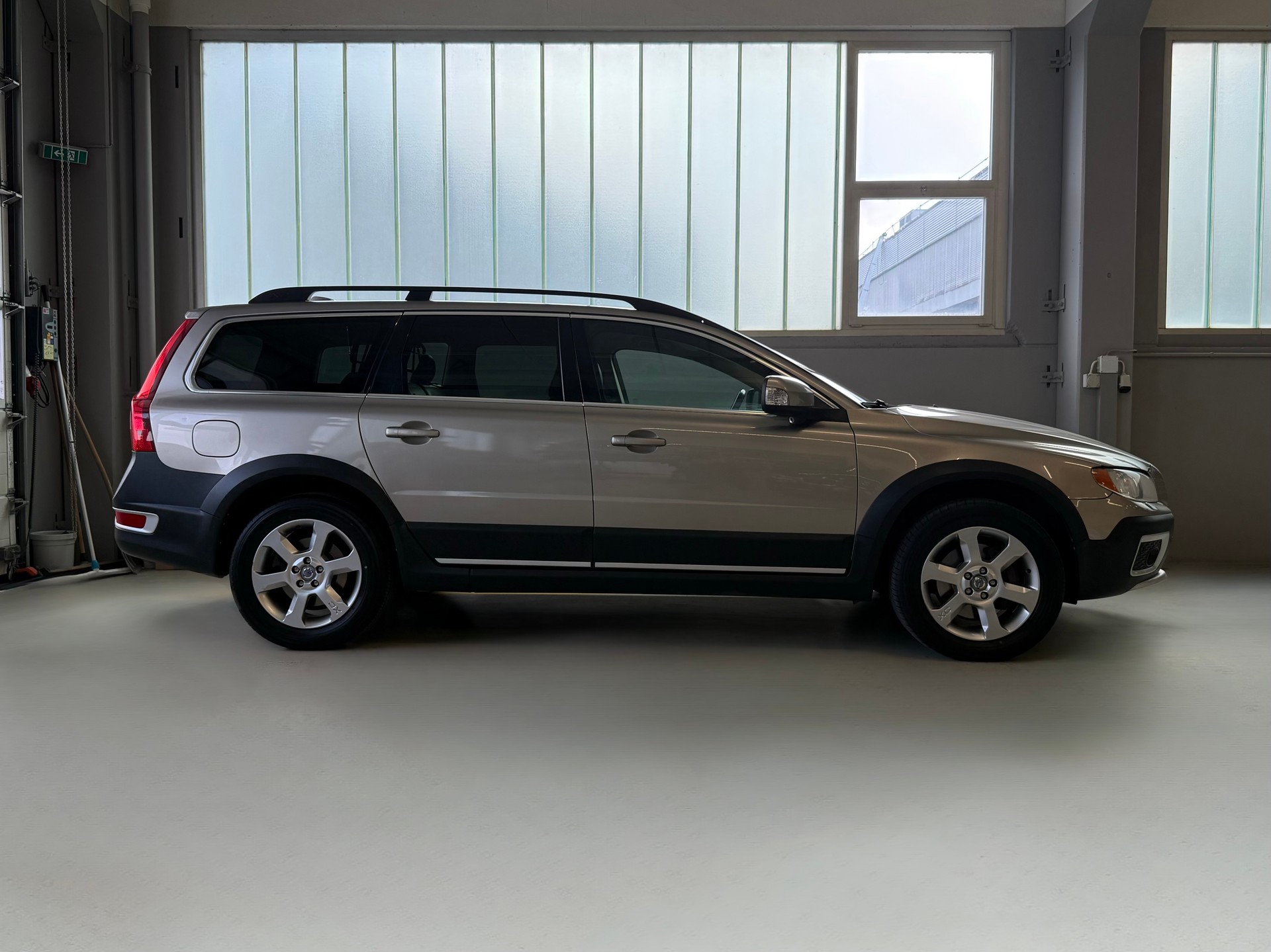 VOLVO XC70 D5 AWD Summum Geartronic-image-3