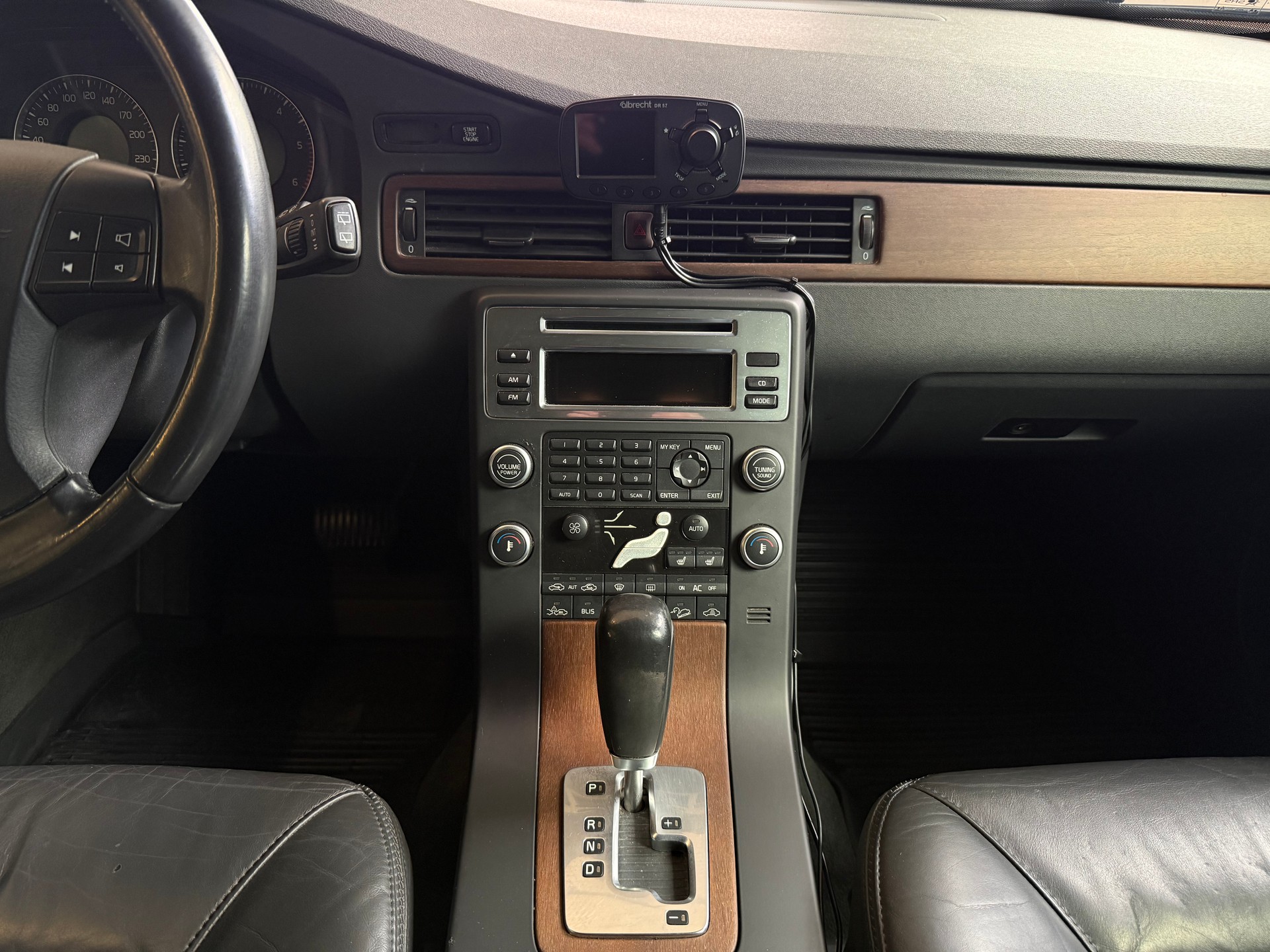 VOLVO XC70 D5 AWD Summum Geartronic-image-15