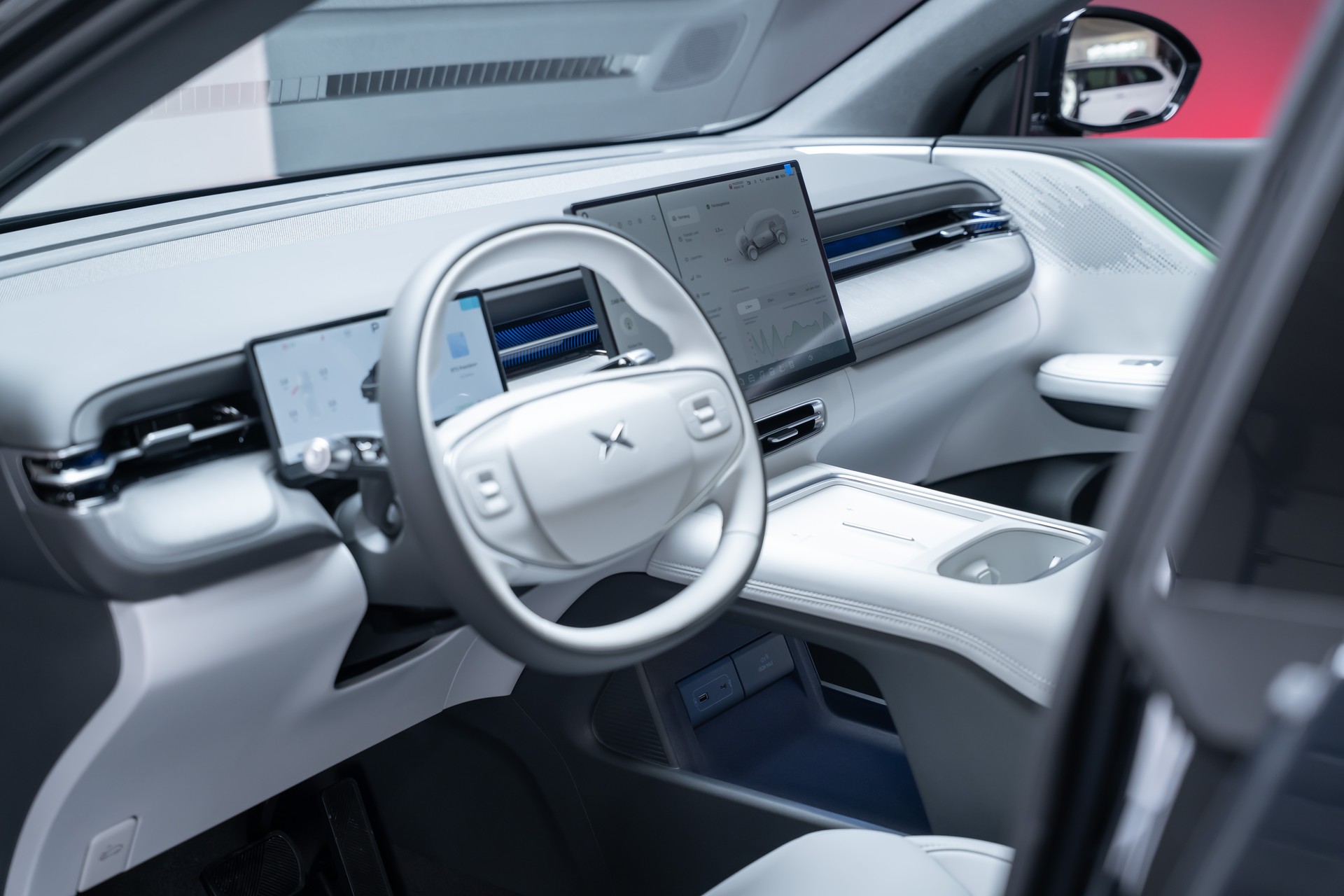 XPENG G6 80kWh Performance AWD / Anhängerkupplung schwenkbar / Panoramadach / 360° Kamera-image-12
