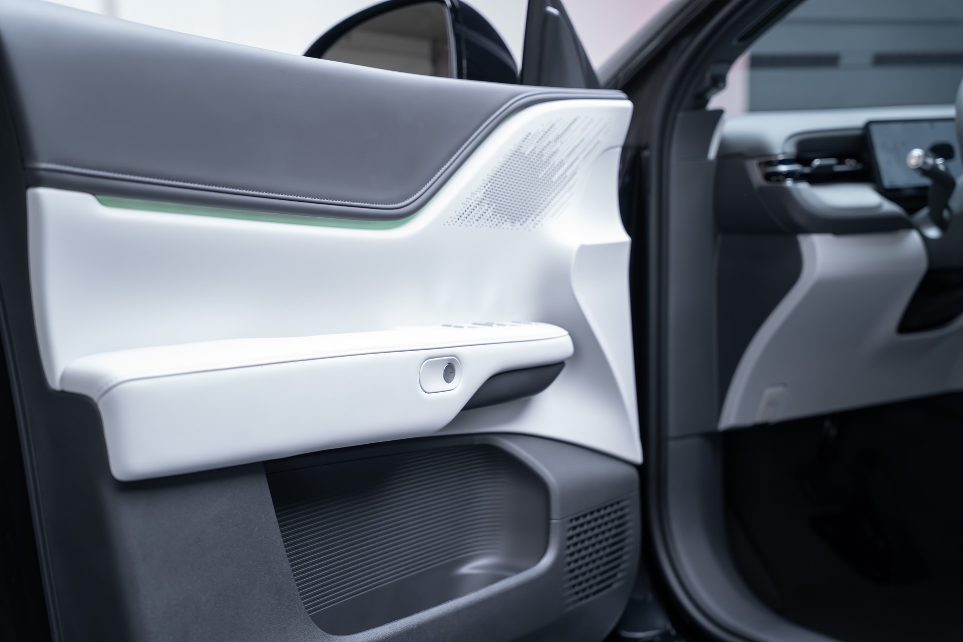 XPENG G6 80kWh Performance AWD / Anhängerkupplung schwenkbar / Panoramadach / 360° Kamera-image-21
