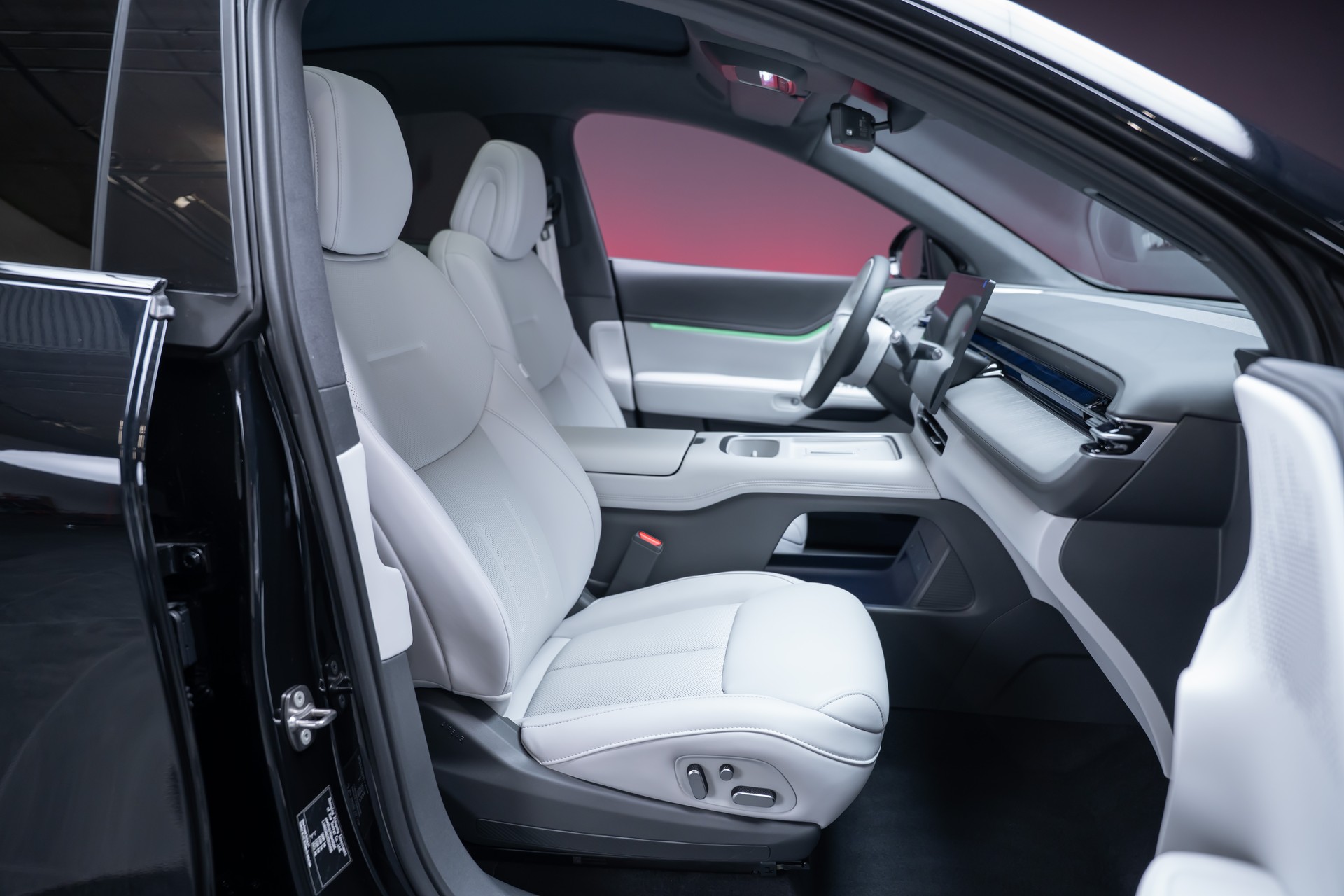 XPENG G6 80kWh Performance AWD / Anhängerkupplung schwenkbar / Panoramadach / 360° Kamera-image-22