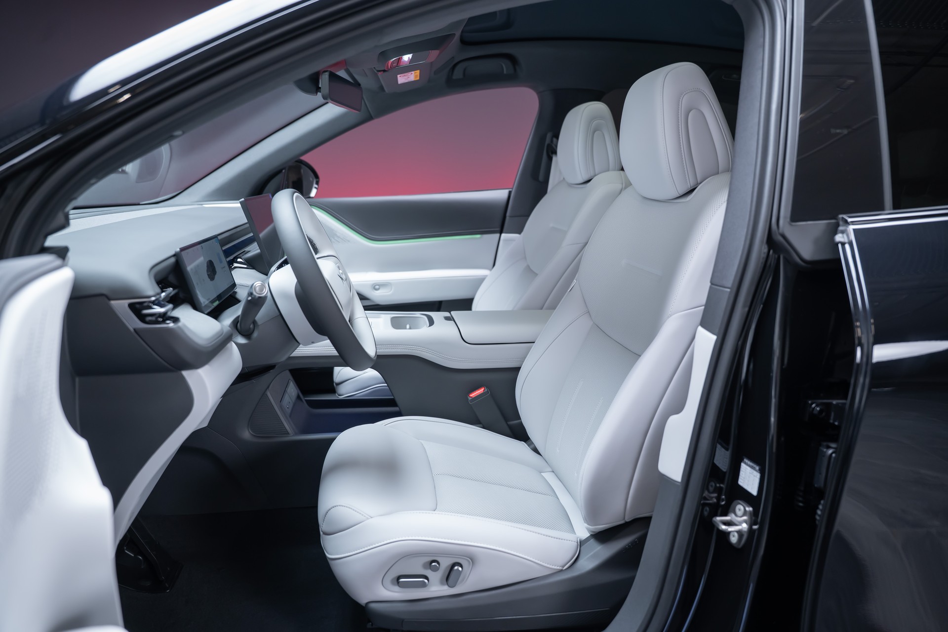 XPENG G6 80kWh Performance AWD / Anhängerkupplung schwenkbar / Panoramadach / 360° Kamera-image-13