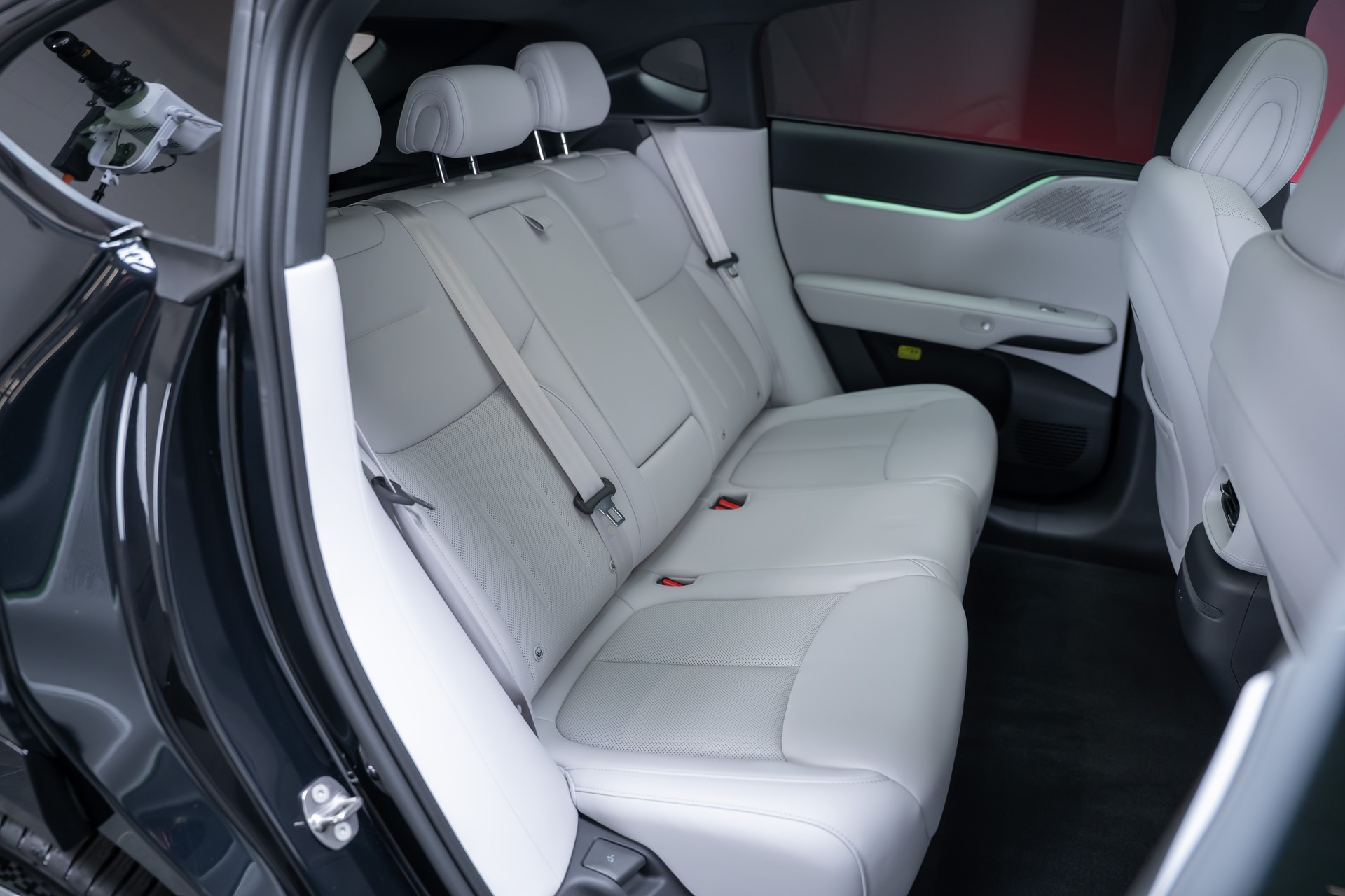 XPENG G6 80kWh Performance AWD / Anhängerkupplung schwenkbar / Panoramadach / 360° Kamera-image-18