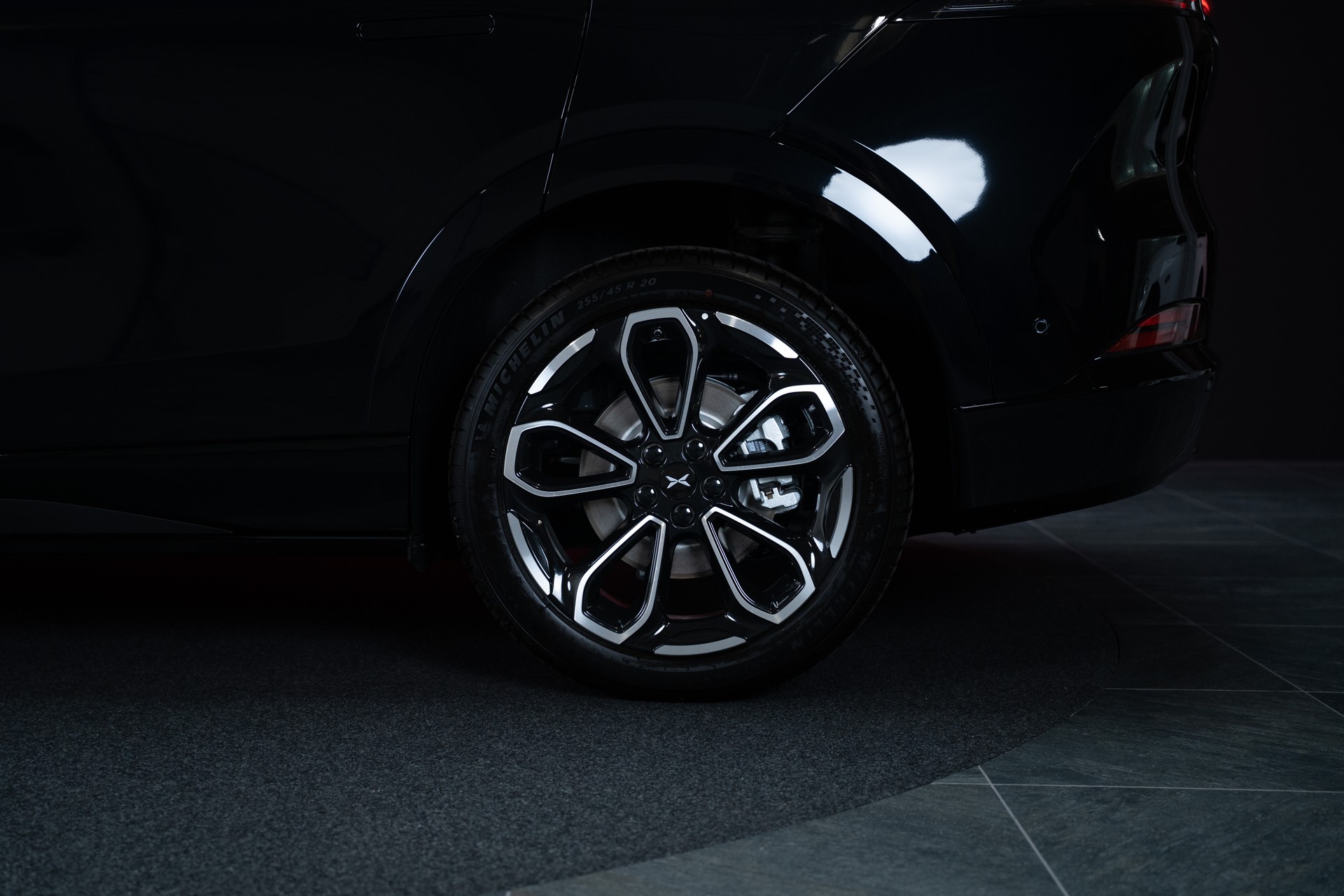 XPENG G6 80kWh Performance AWD / Anhängerkupplung schwenkbar / Panoramadach / 360° Kamera-image-39