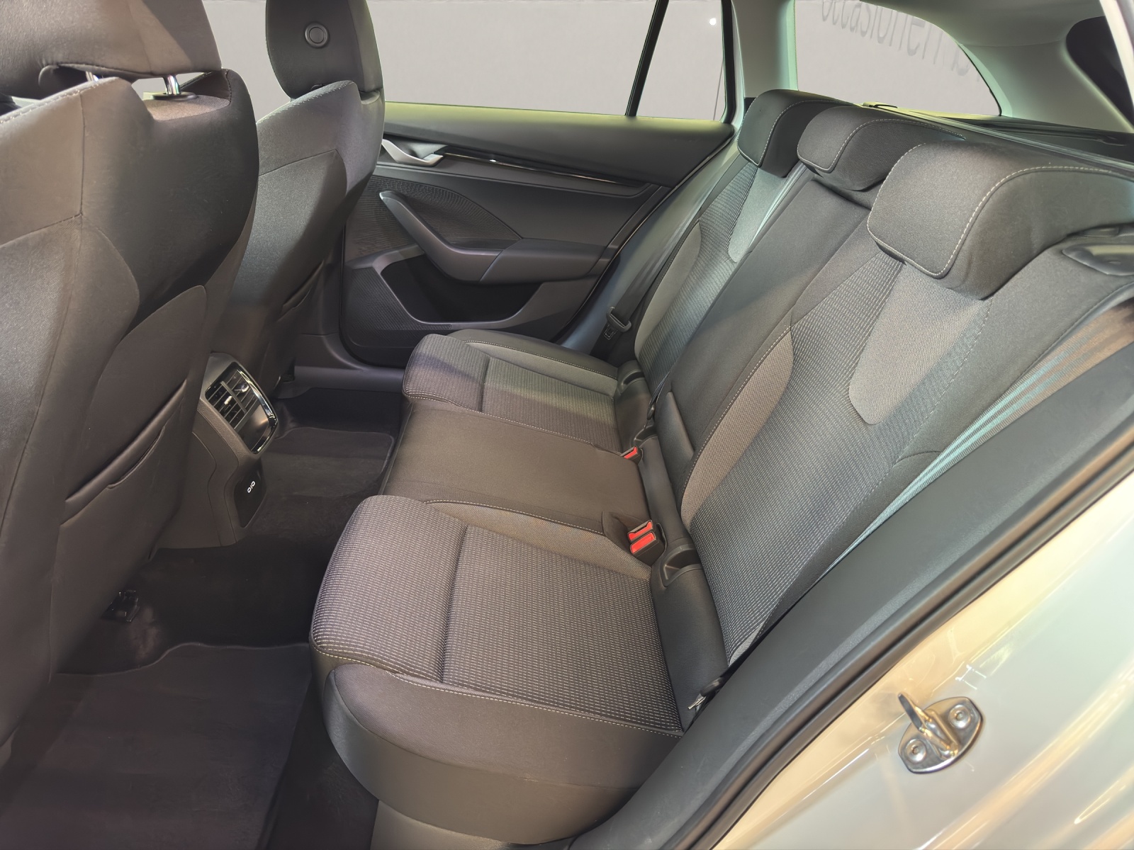 SKODA Octavia Combi 1.5 TSI Selection DSG-image-5