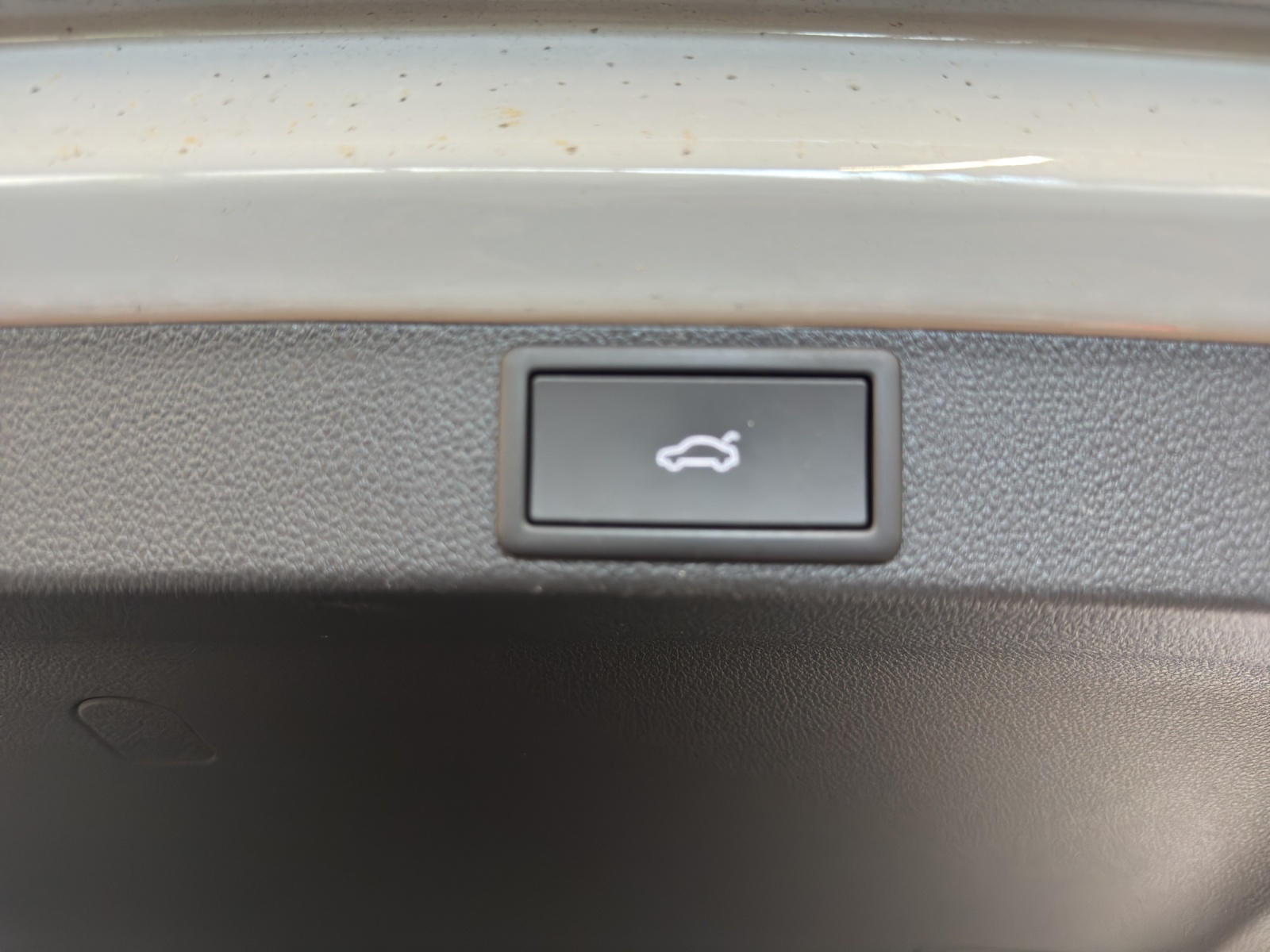 SKODA Octavia Combi 1.5 TSI Selection DSG-image-14