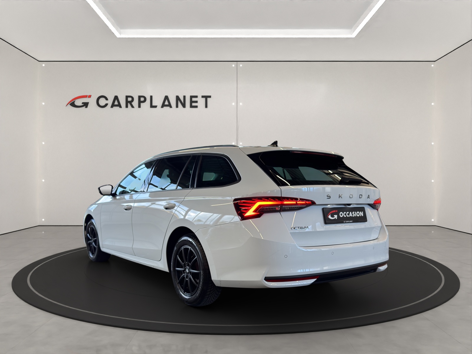 SKODA Octavia Combi 1.5 TSI Selection DSG-image-3