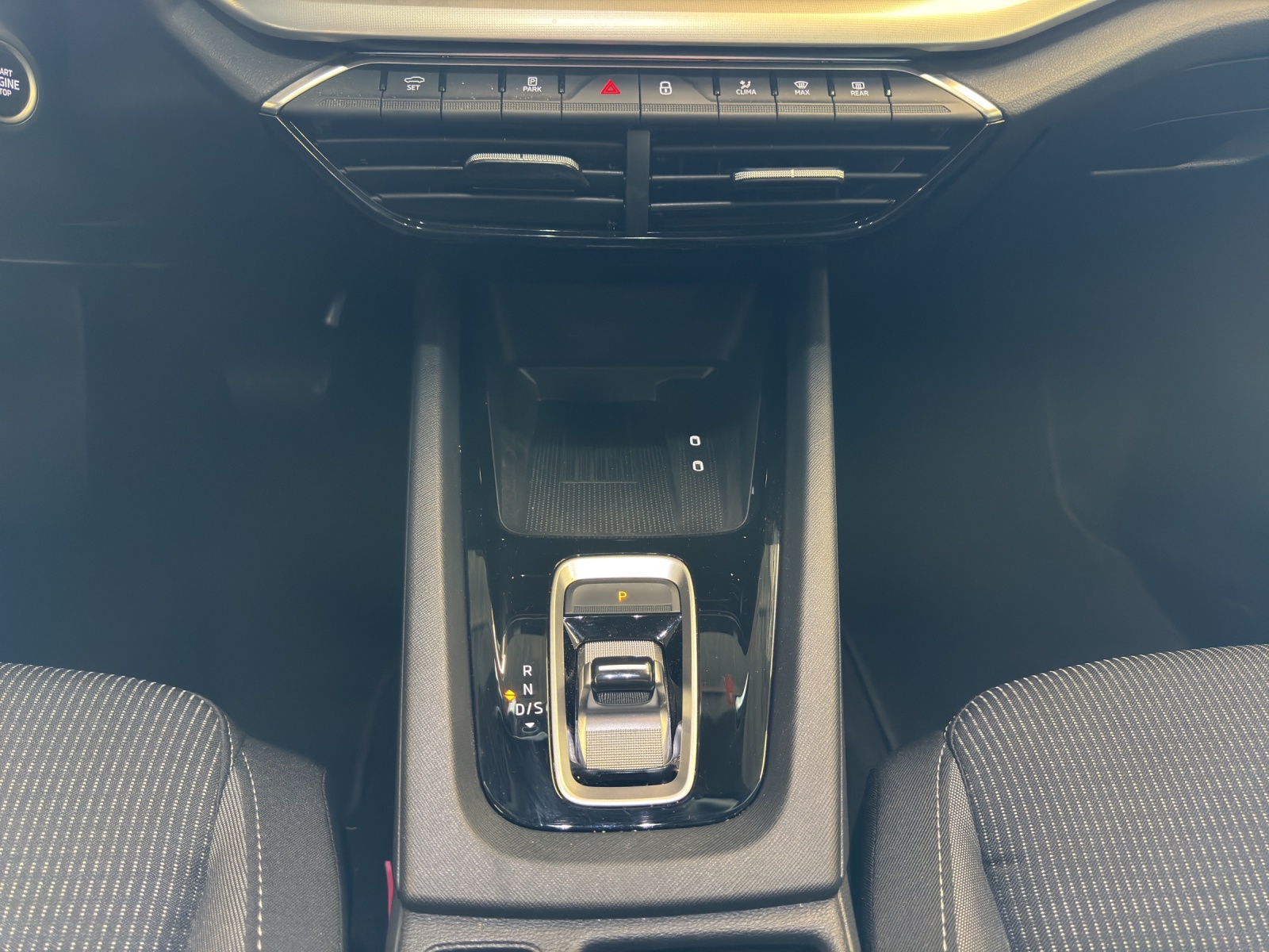SKODA Octavia Combi 1.5 TSI Selection DSG-image-9