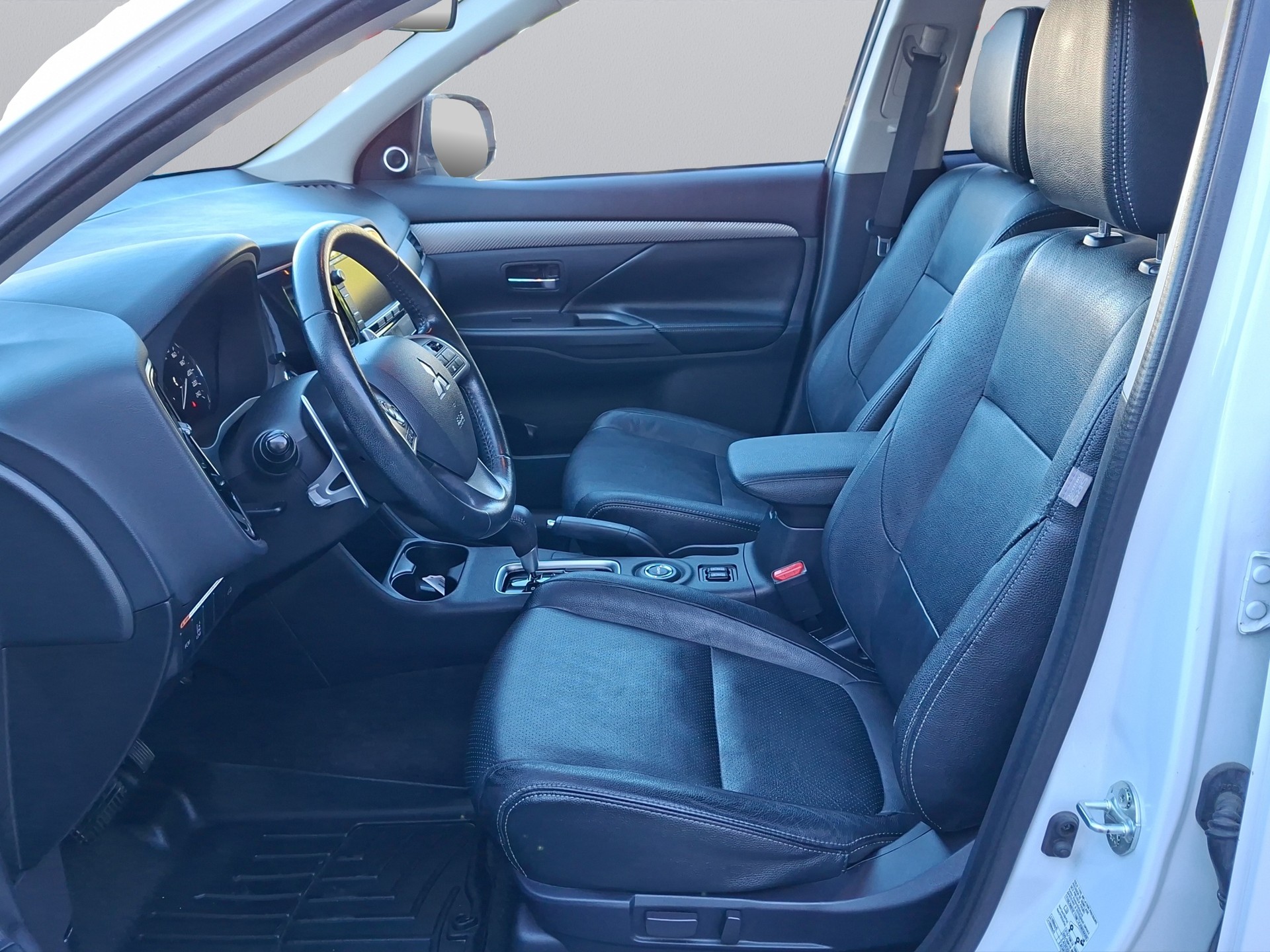MITSUBISHI Outlander 2.2 DID Intense Safety 4WD Automatic-image-10