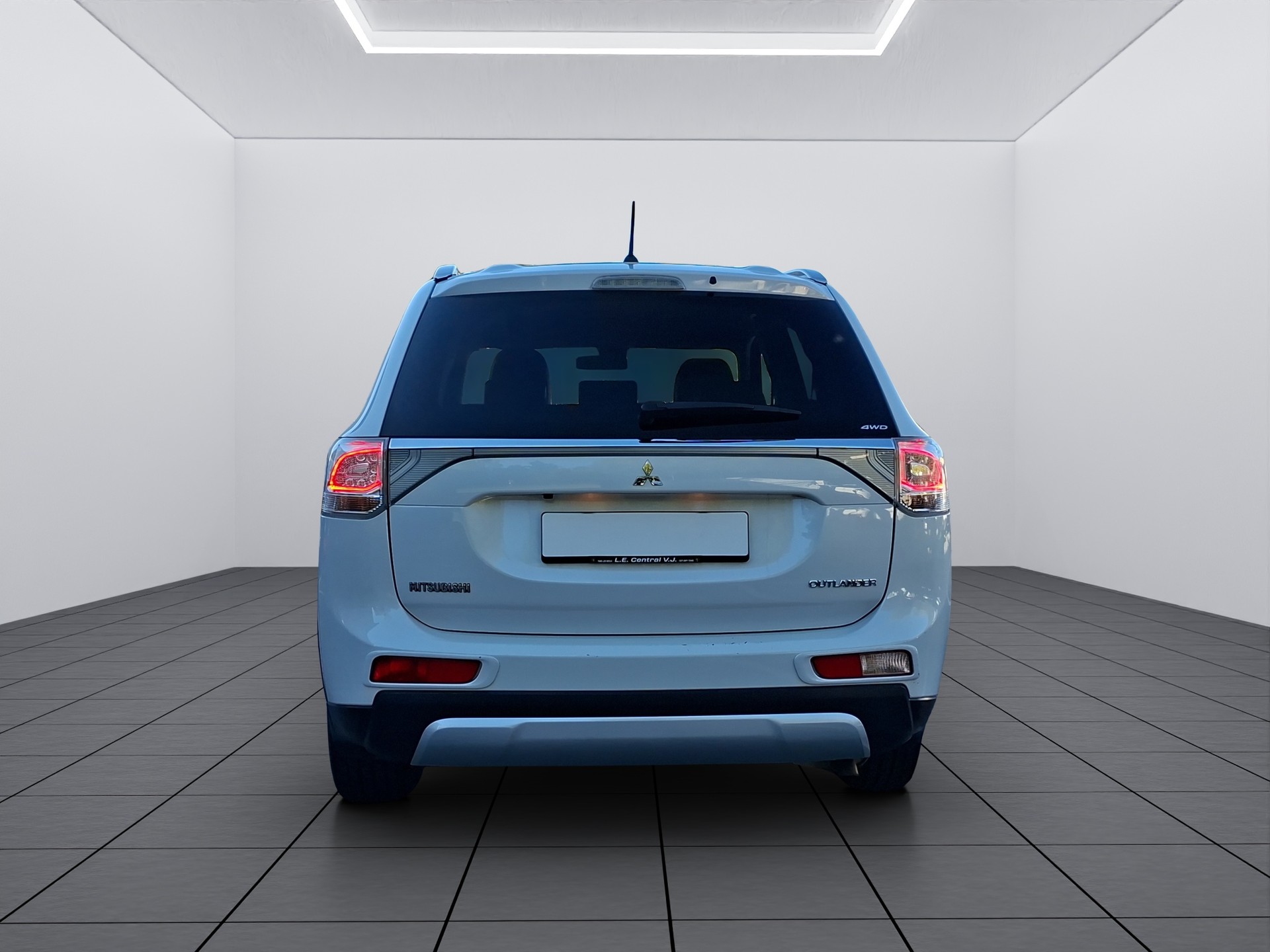 MITSUBISHI Outlander 2.2 DID Intense Safety 4WD Automatic-image-5