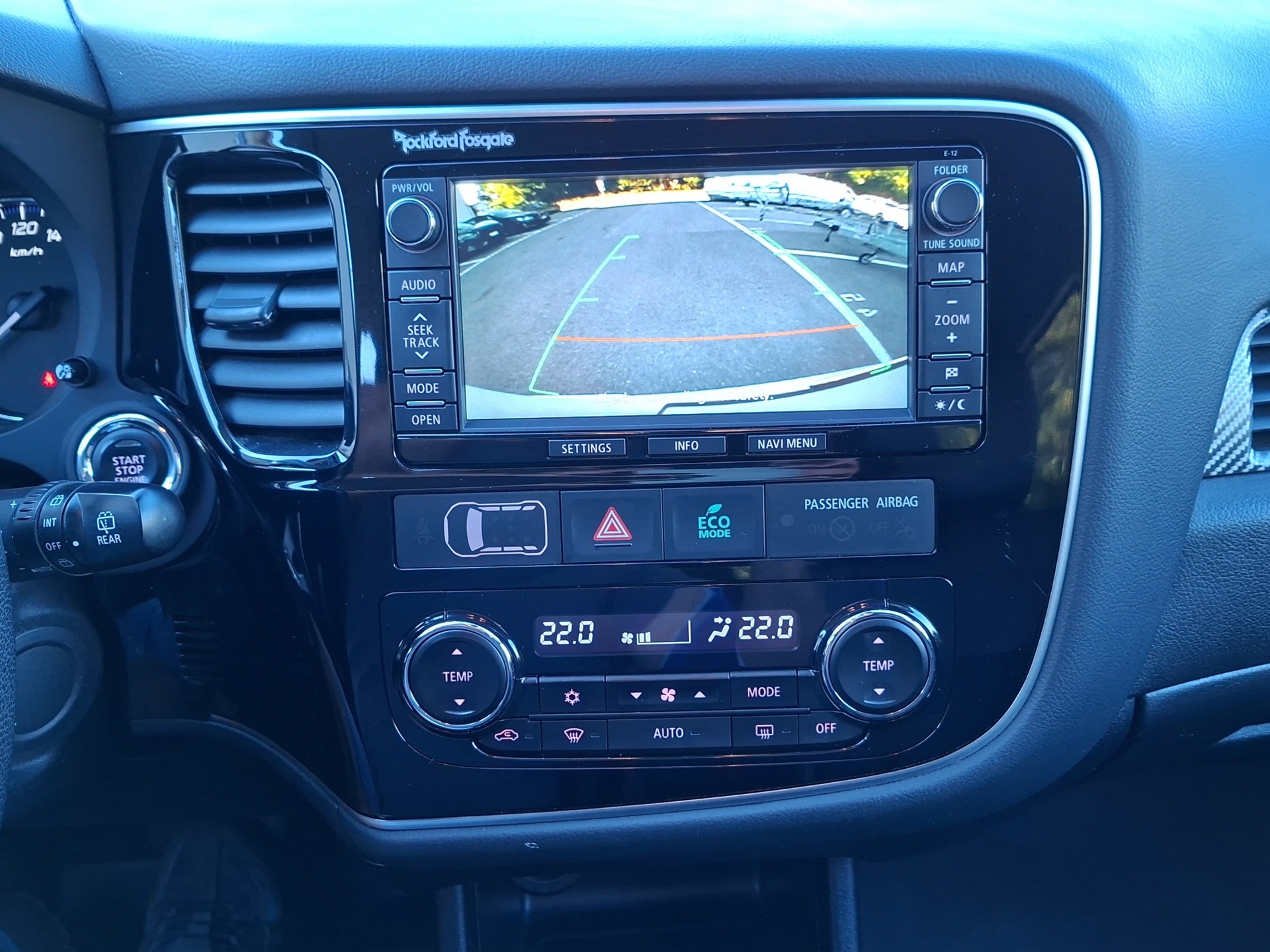 MITSUBISHI Outlander 2.2 DID Intense Safety 4WD Automatic-image-17
