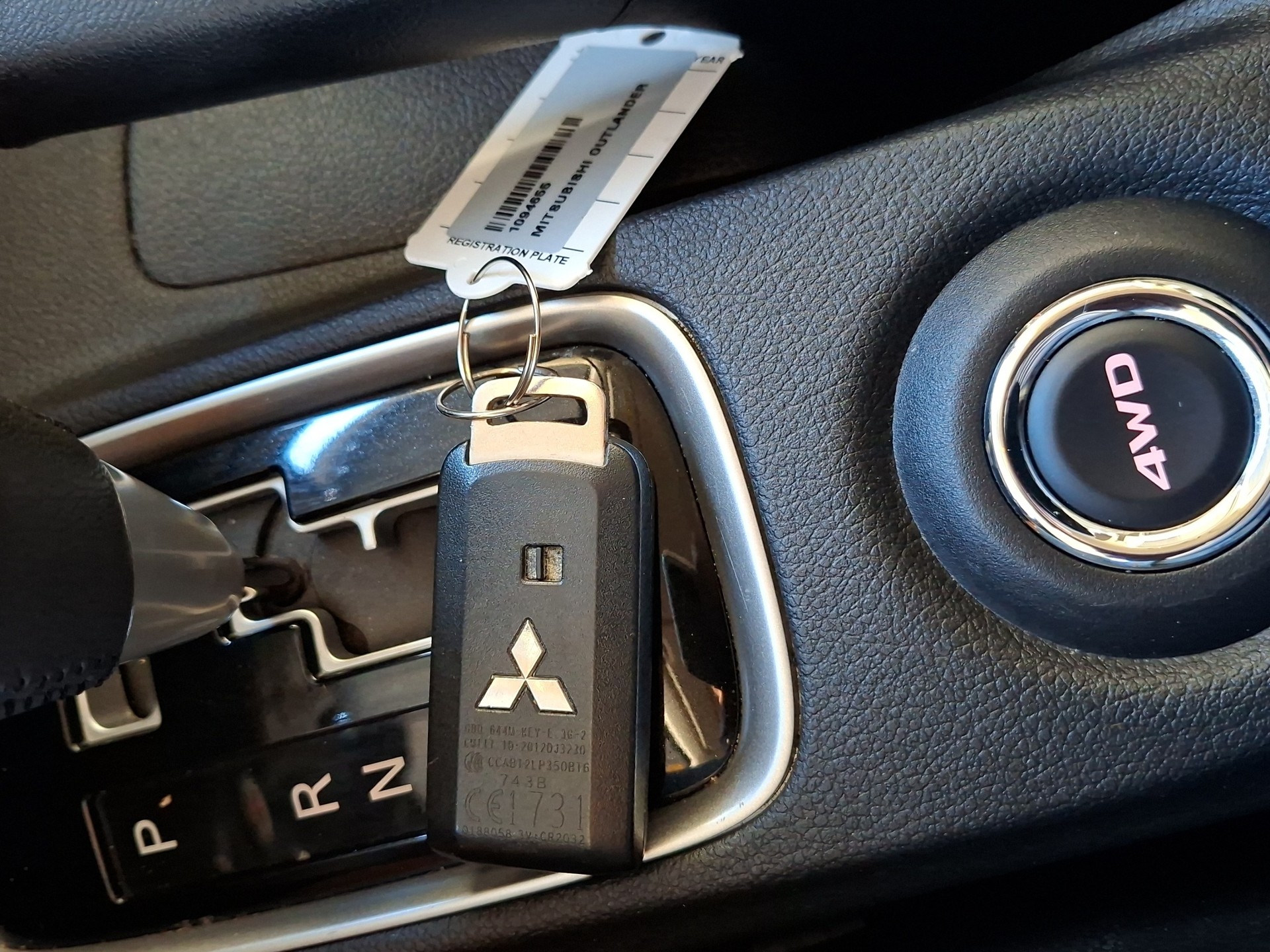 MITSUBISHI Outlander 2.2 DID Intense Safety 4WD Automatic-image-25