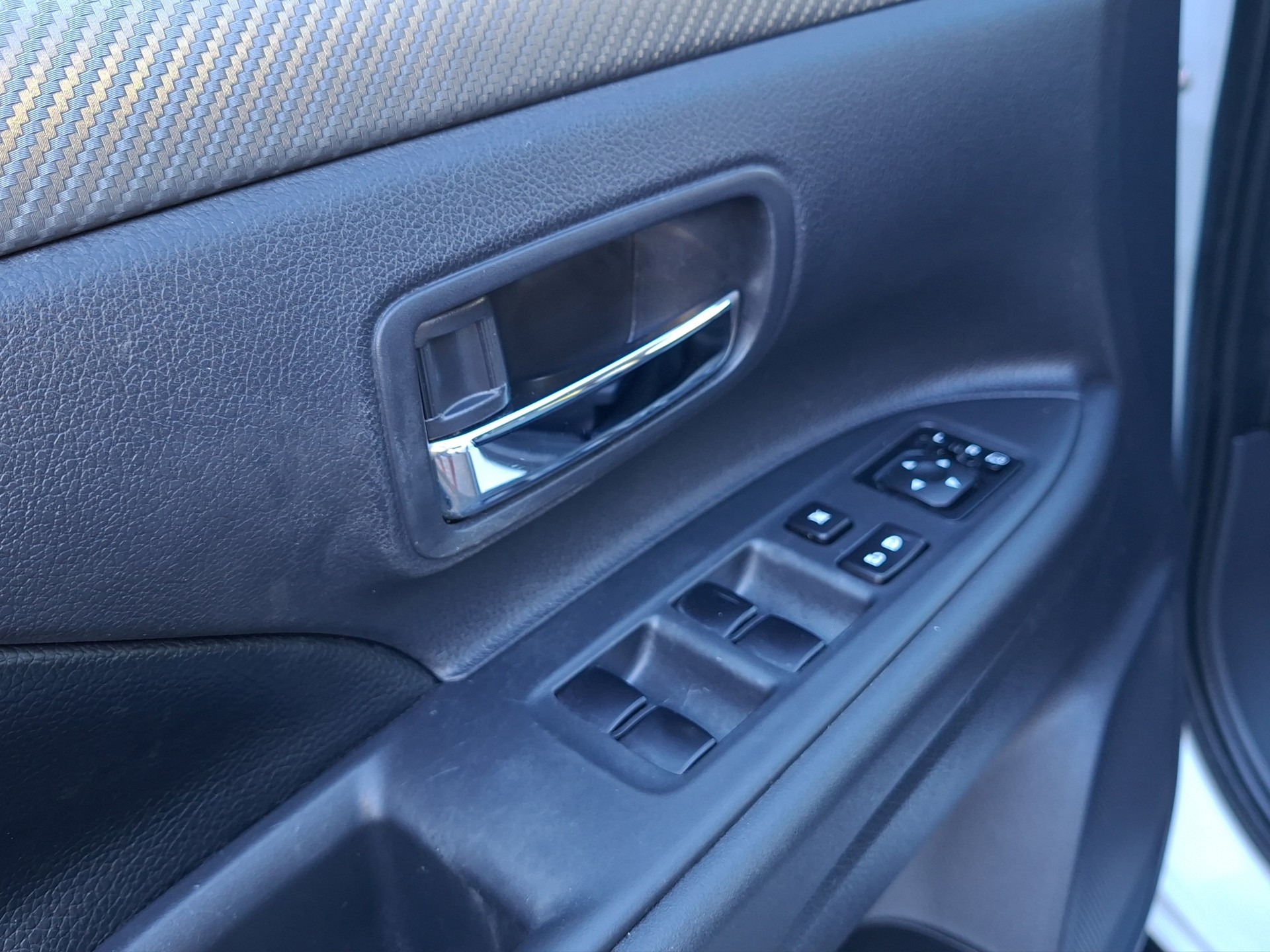 MITSUBISHI Outlander 2.2 DID Intense Safety 4WD Automatic-image-12