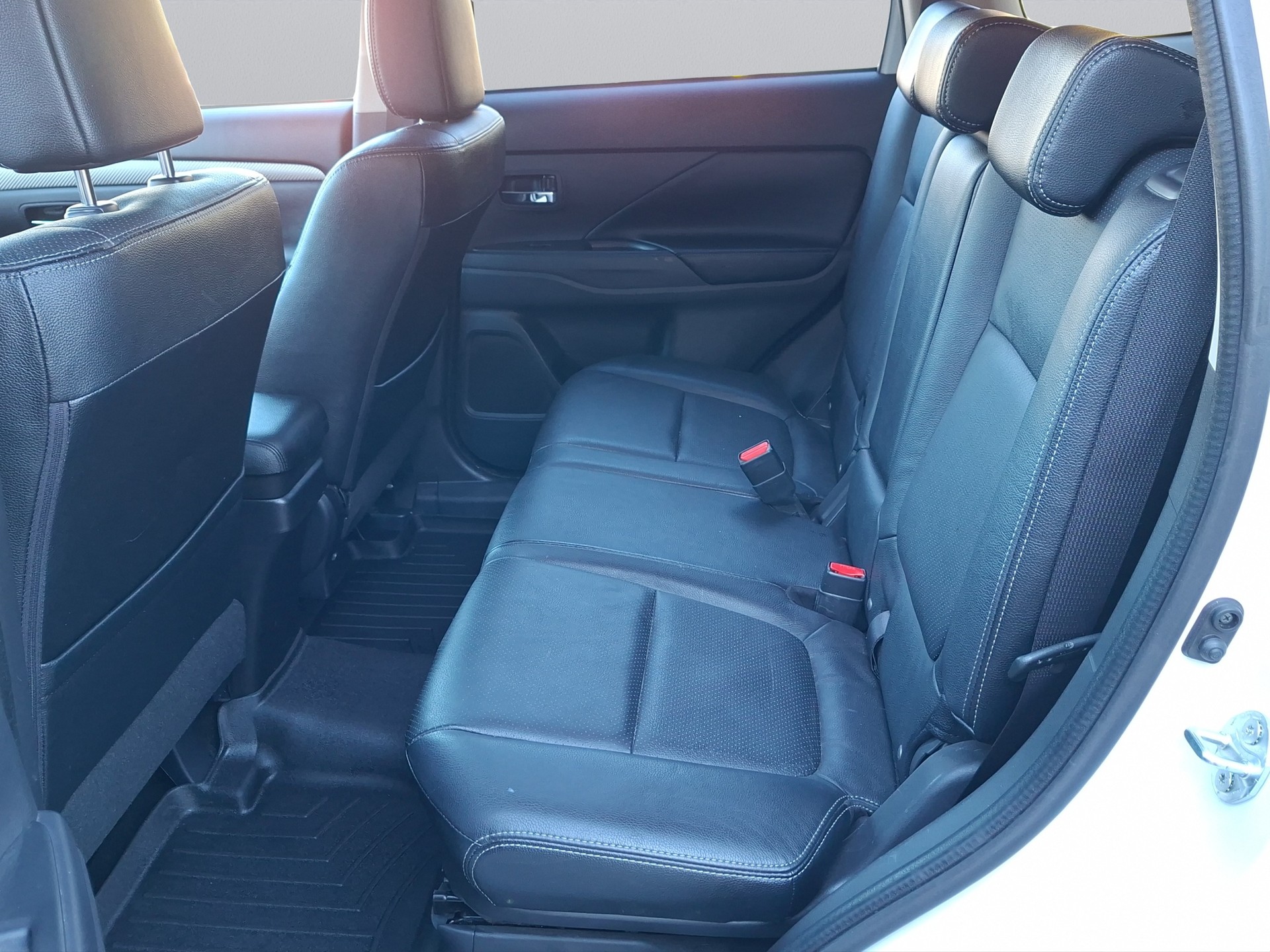 MITSUBISHI Outlander 2.2 DID Intense Safety 4WD Automatic-image-16