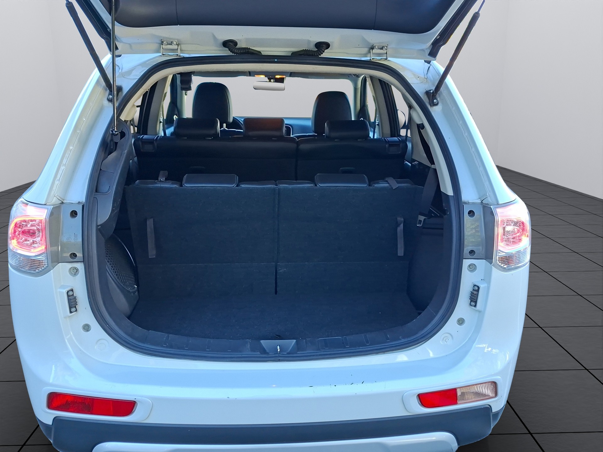 MITSUBISHI Outlander 2.2 DID Intense Safety 4WD Automatic-image-20