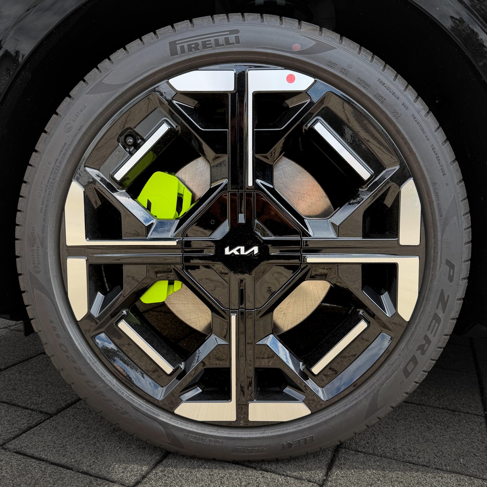 KIA EV3 81 kWh GT 4x4-image-2