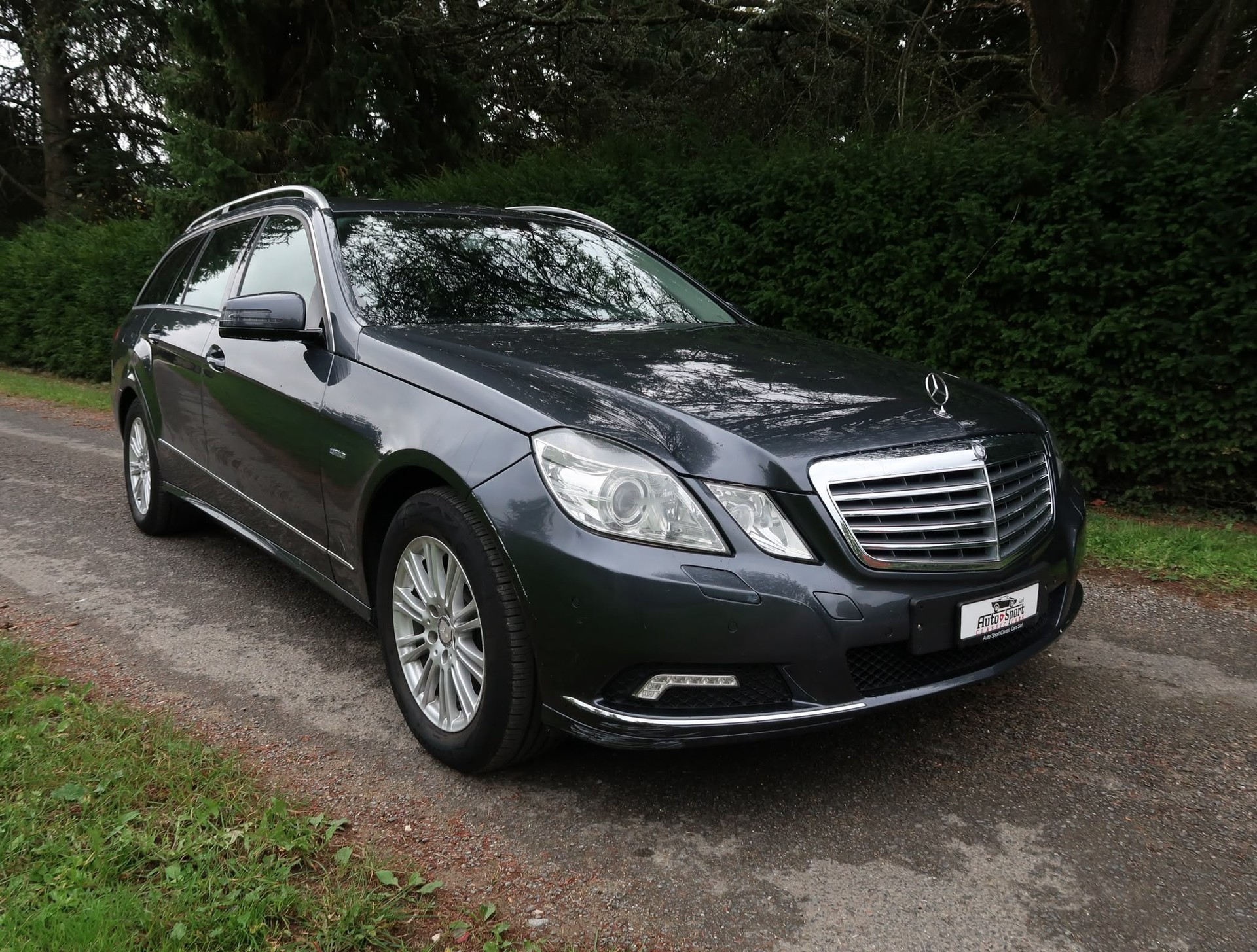 MERCEDES-BENZ E 250 CGI BlueEff Elégance 7G-Tronic-showroom-element-2