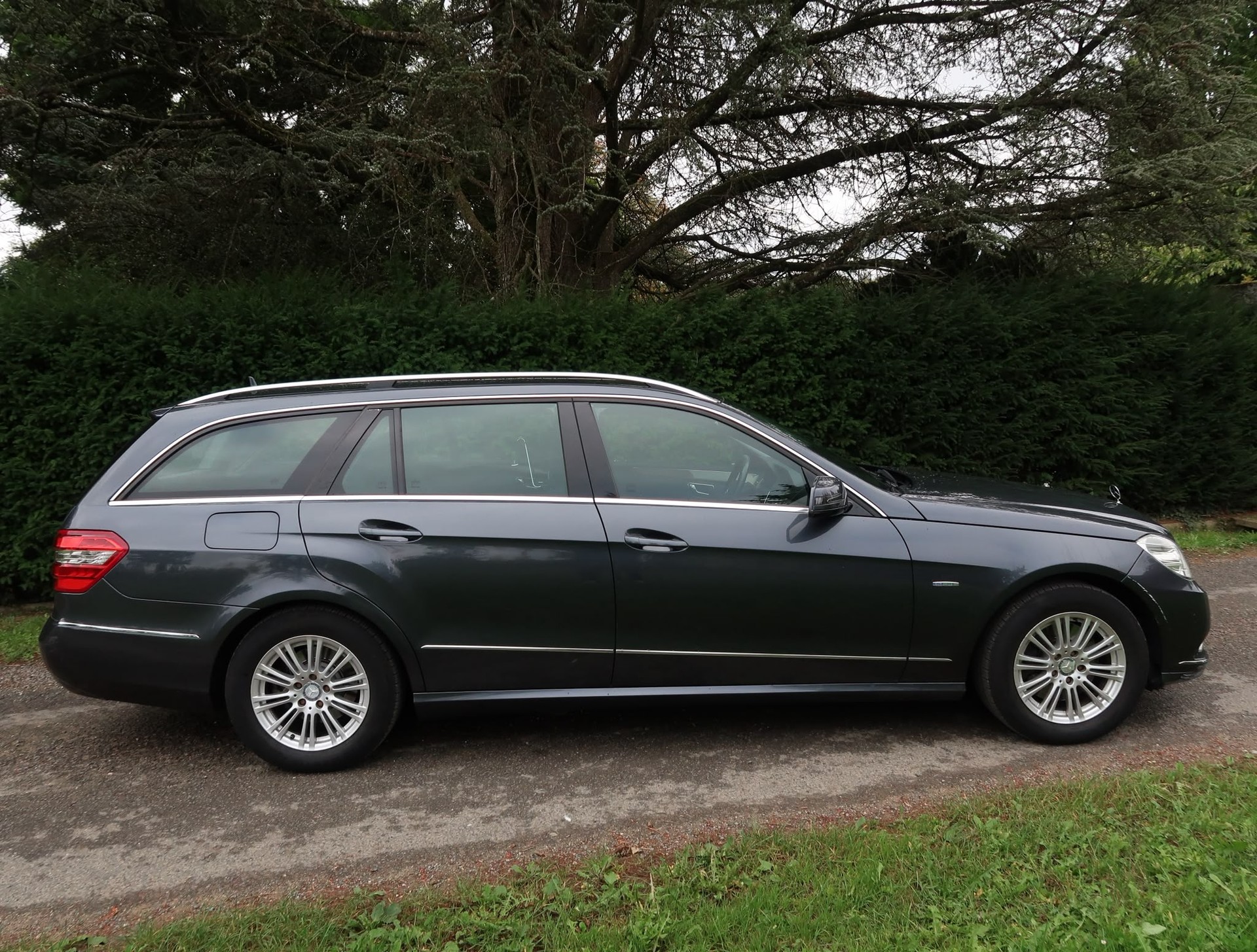 MERCEDES-BENZ E 250 CGI BlueEff Elégance 7G-Tronic-showroom-element-3