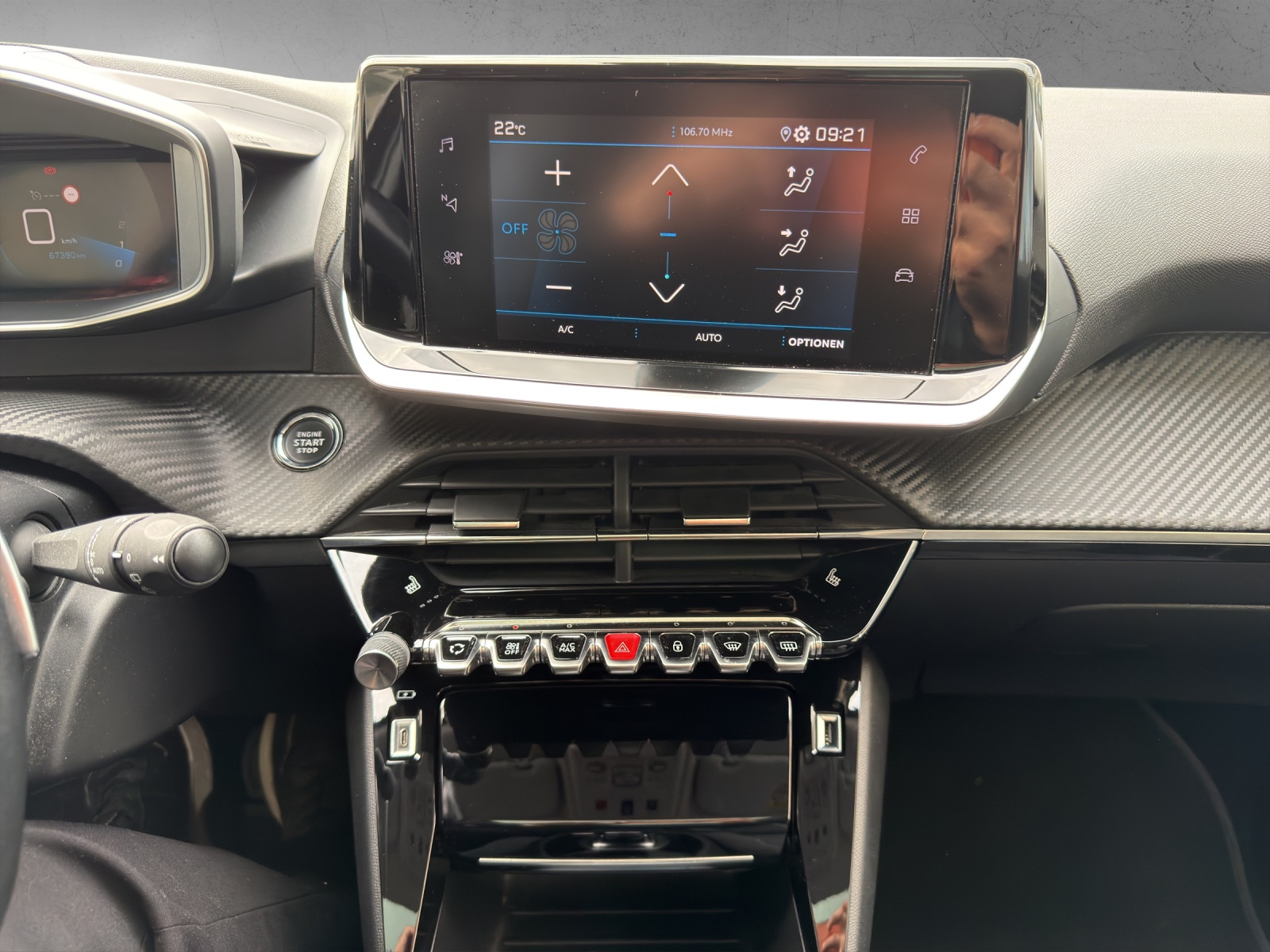 PEUGEOT 2008 1.2 PureTech Allure EAT8-image-10