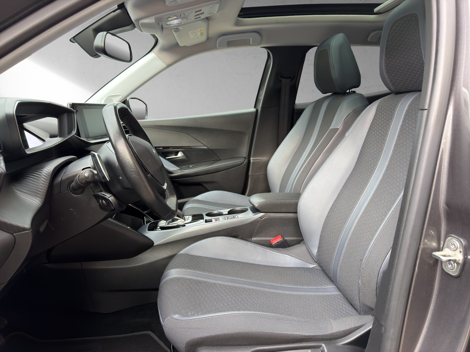 PEUGEOT 2008 1.2 PureTech Allure EAT8-image-12