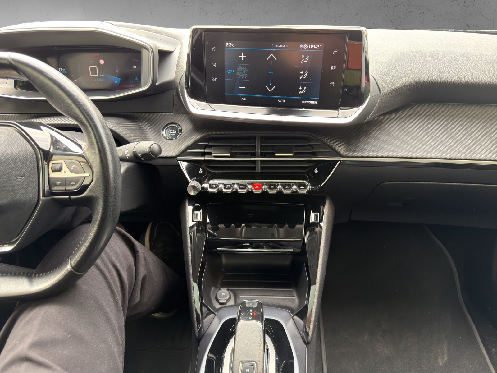 PEUGEOT 2008 1.2 PureTech Allure EAT8-image-9