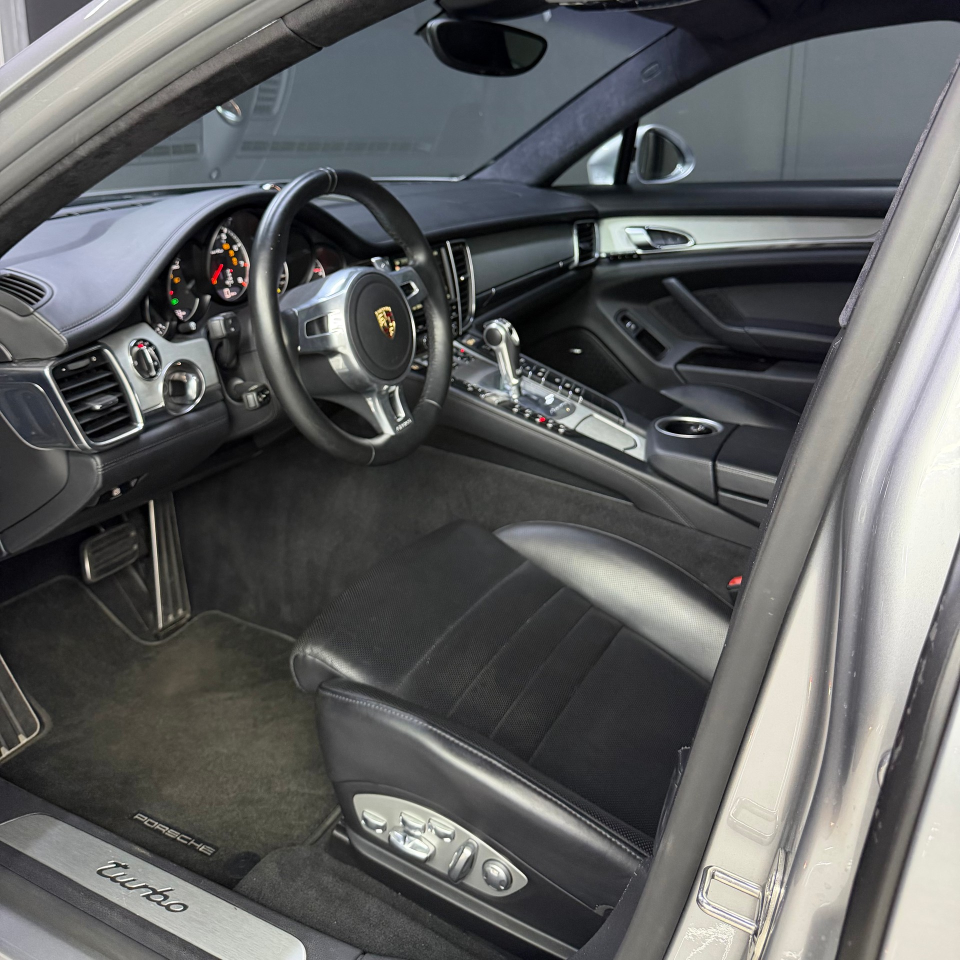 PORSCHE Turbo-image-7