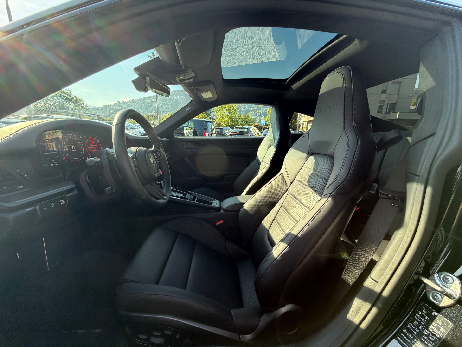 PORSCHE 911 Turbo S-image-8