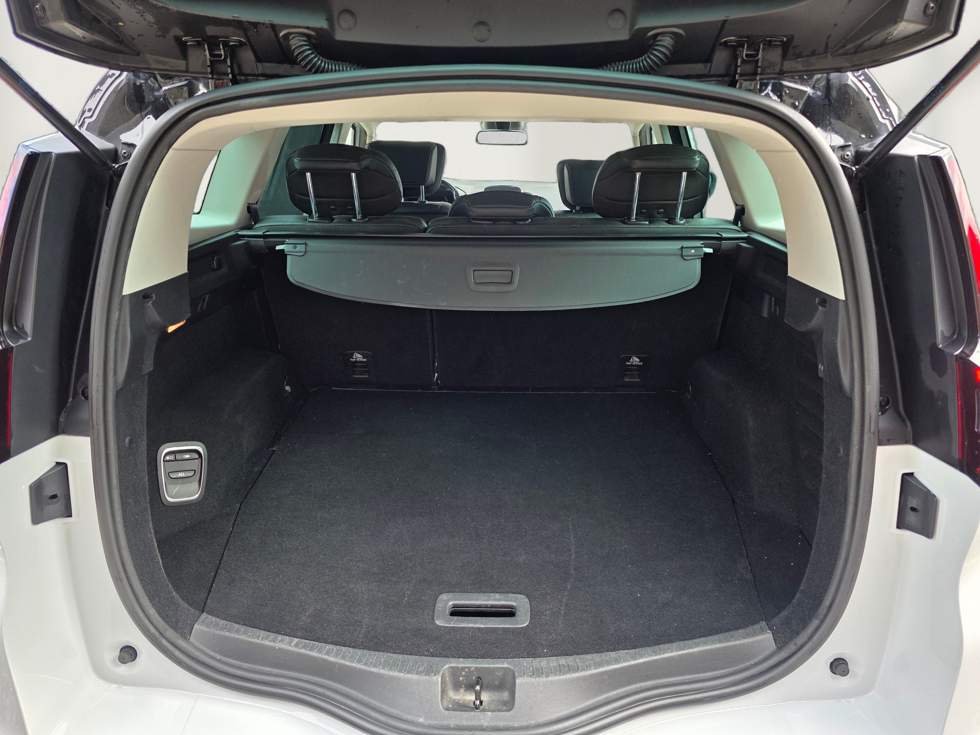 RENAULT Grand Scénic 1.5 dCi Bose EDC-image-9