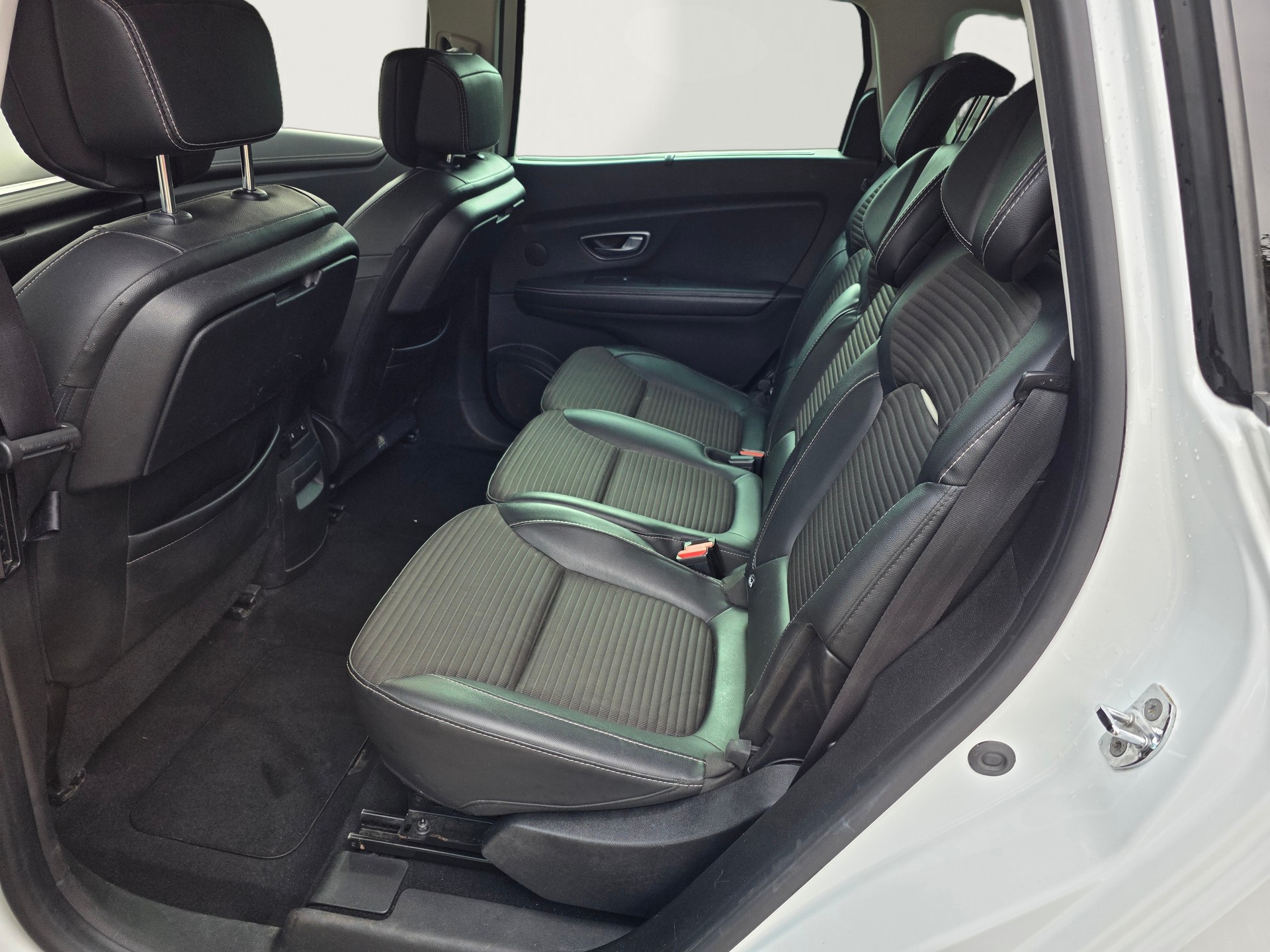RENAULT Grand Scénic 1.5 dCi Bose EDC-image-8