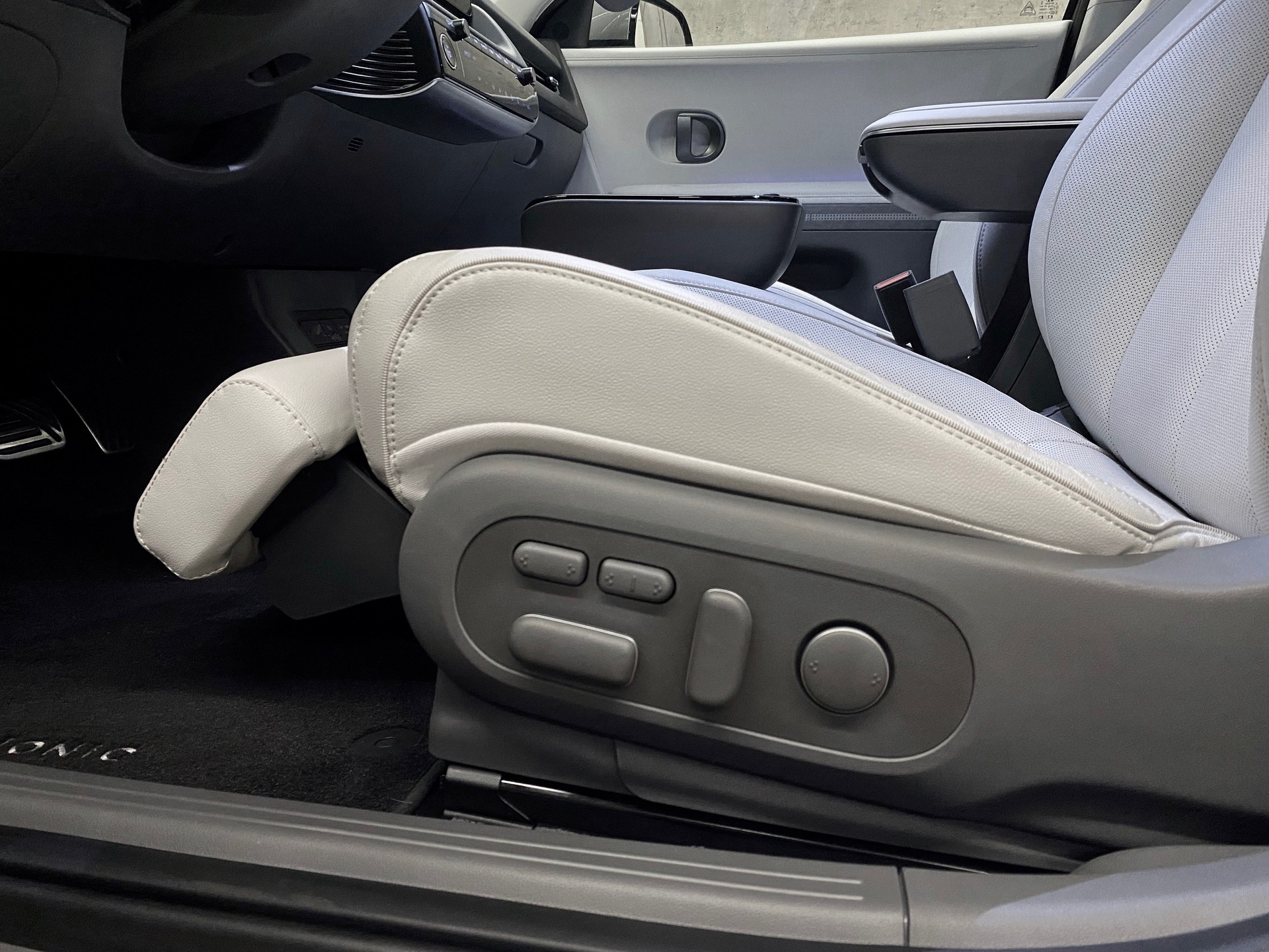 HYUNDAI Ioniq 5 *Swiss*Vertex*84kWh*Facelift*4WD*-image-15