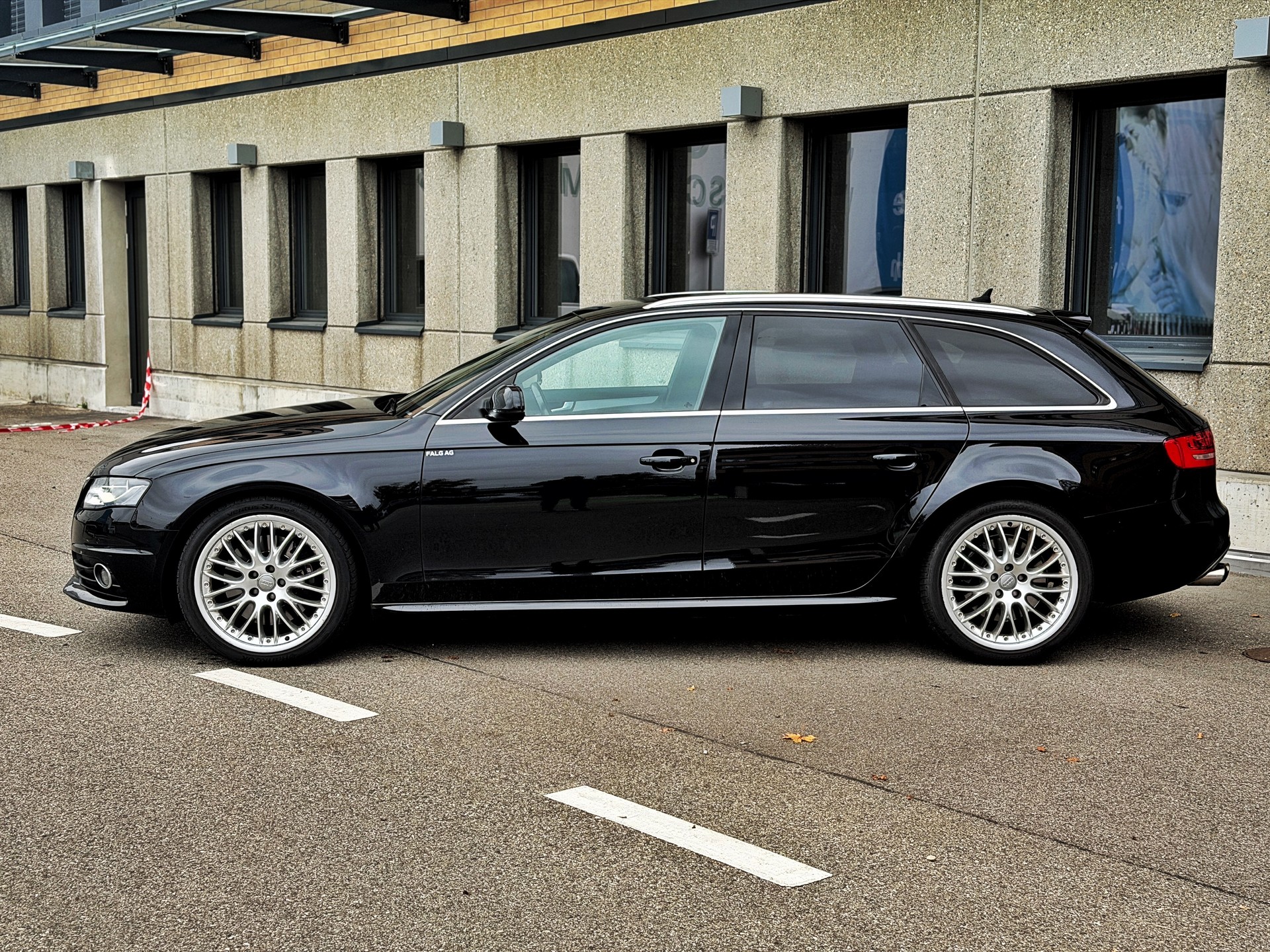 AUDI S4 Avant 3.0 TFSI quattro S-tronic-image-1
