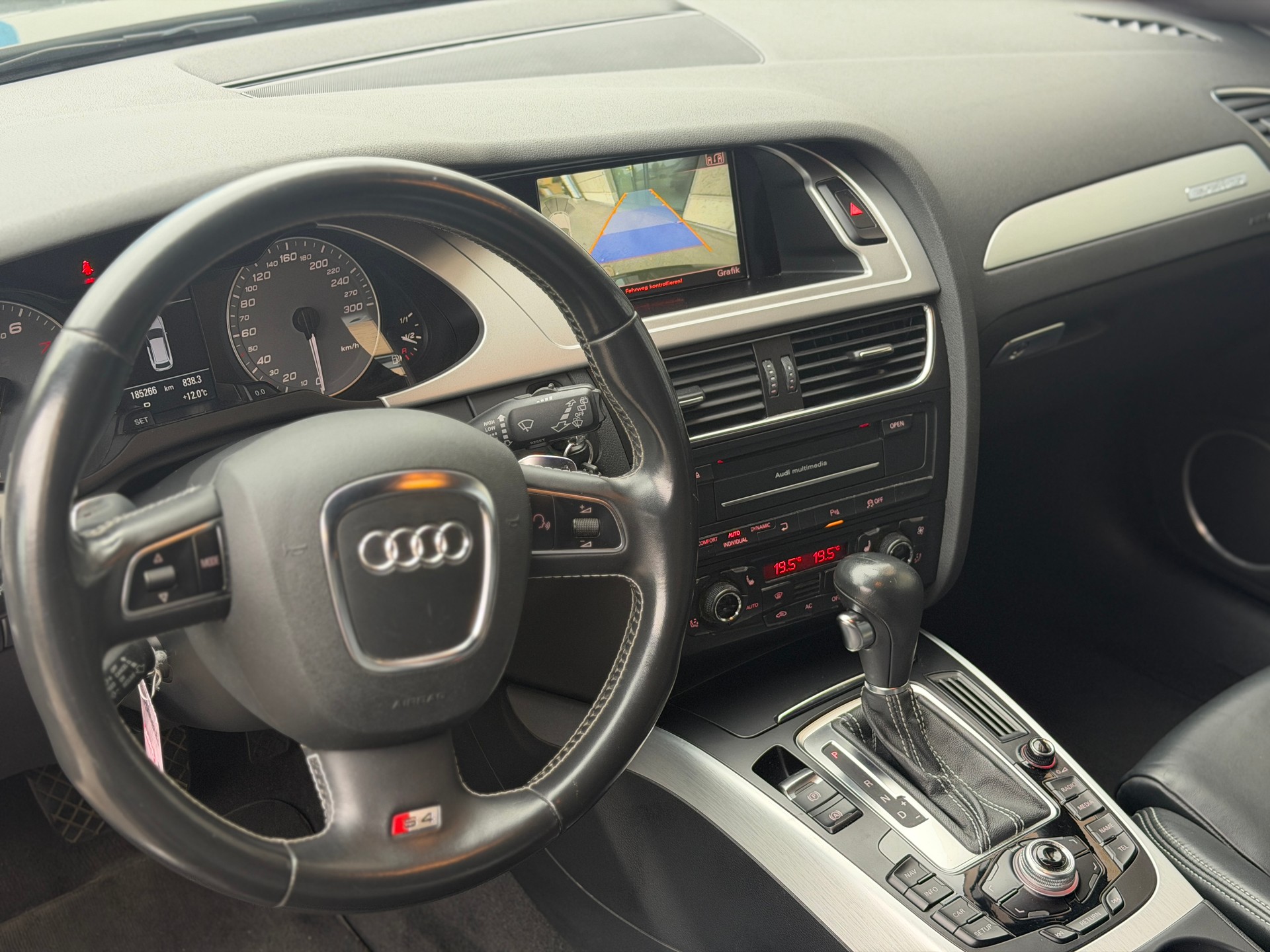 AUDI S4 Avant 3.0 TFSI quattro S-tronic-image-13
