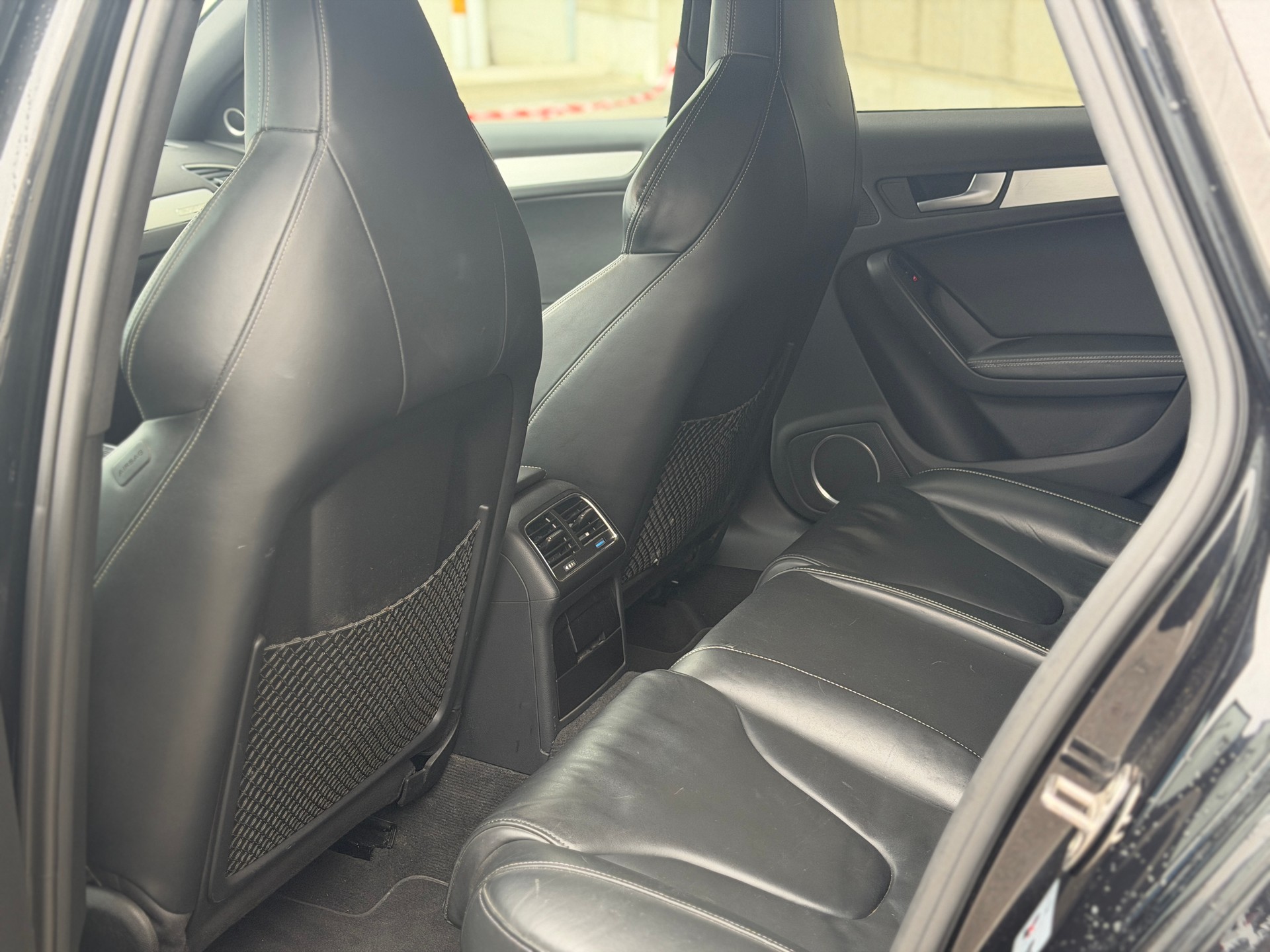 AUDI S4 Avant 3.0 TFSI quattro S-tronic-image-16