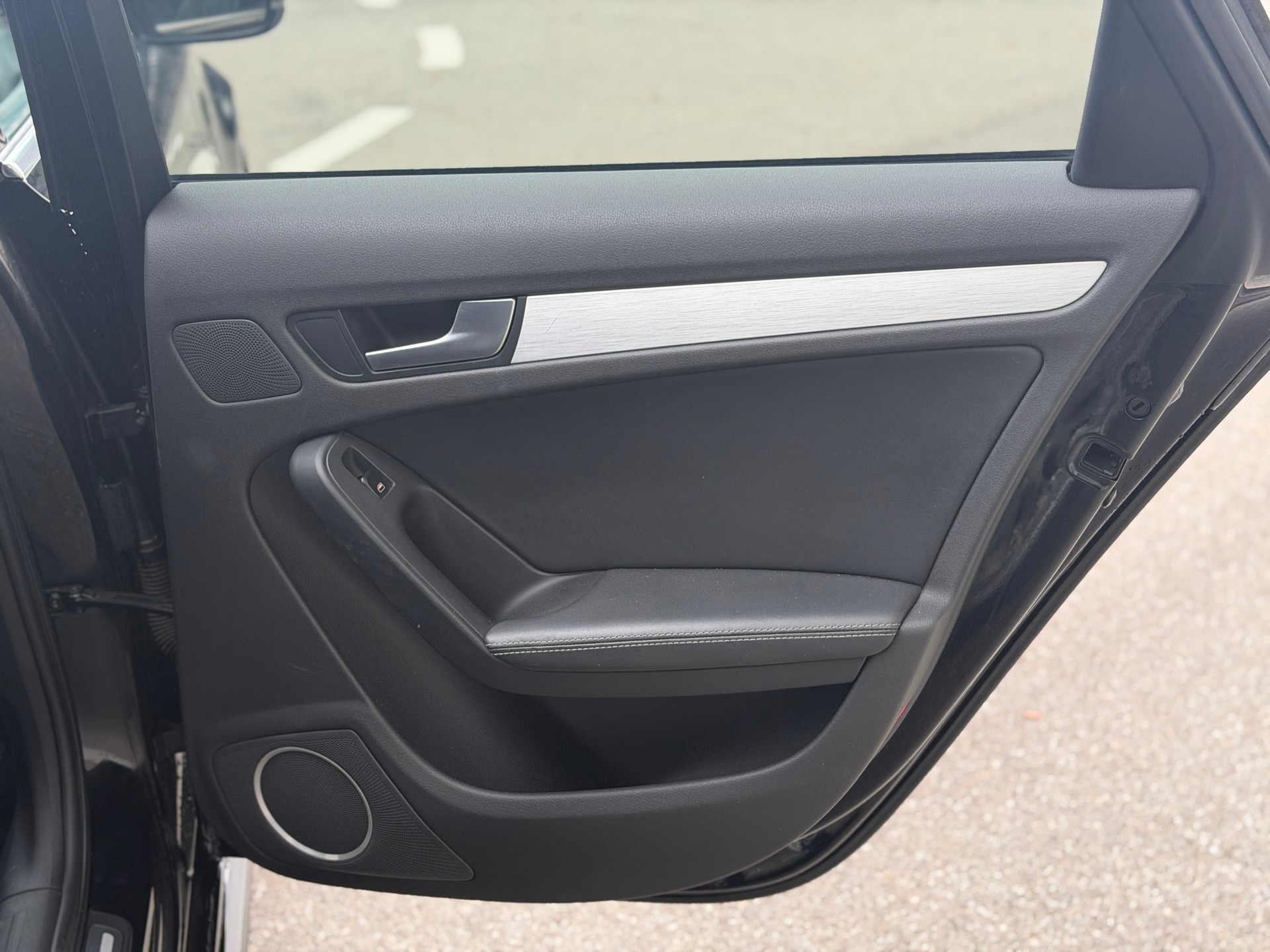 AUDI S4 Avant 3.0 TFSI quattro S-tronic-image-23