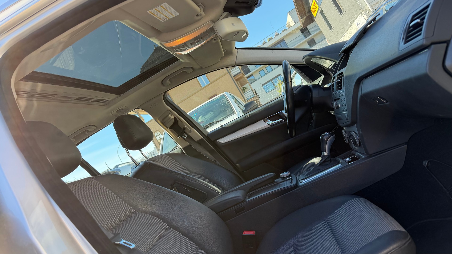 MERCEDES-BENZ C 180 CGI BlueEfficiency Avantgarde Automatic-image-5