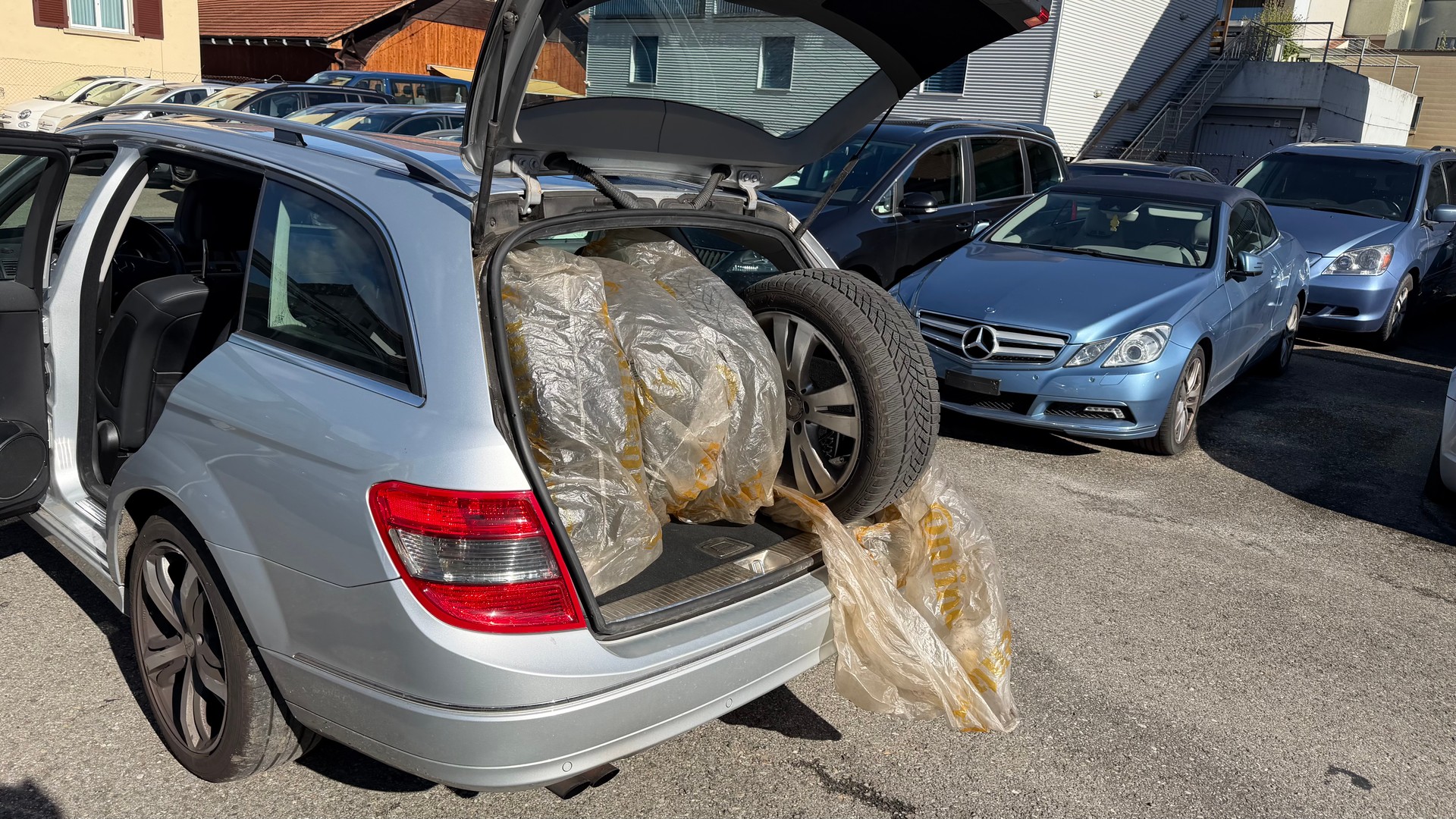 MERCEDES-BENZ C 180 CGI BlueEfficiency Avantgarde Automatic-image-10