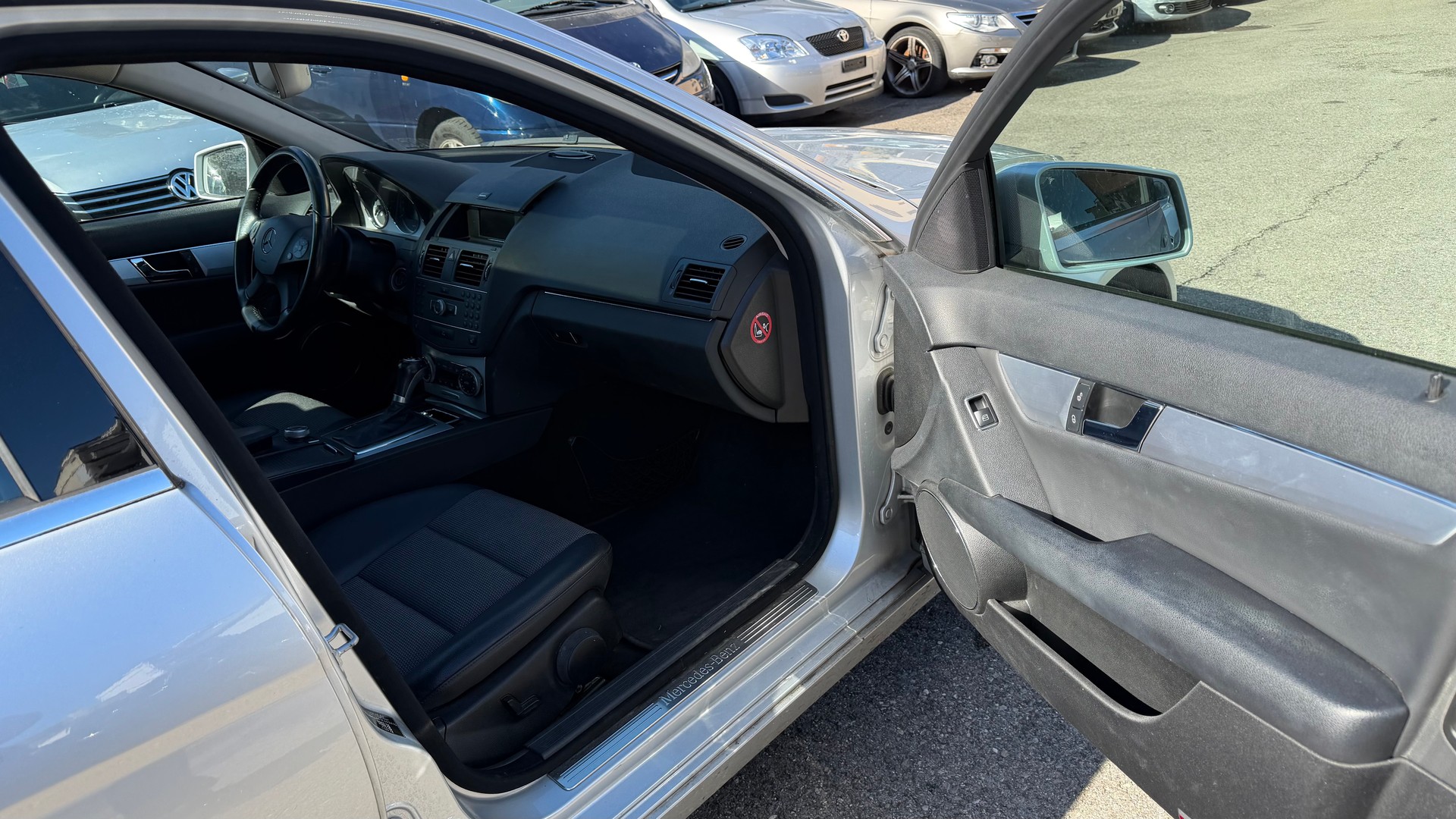 MERCEDES-BENZ C 180 CGI BlueEfficiency Avantgarde Automatic-image-4