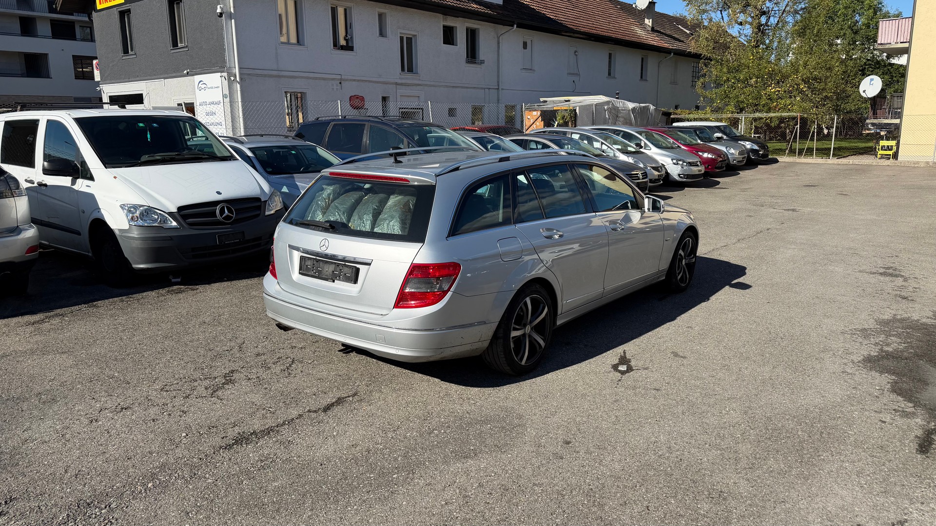 MERCEDES-BENZ C 180 CGI BlueEfficiency Avantgarde Automatic-image-2