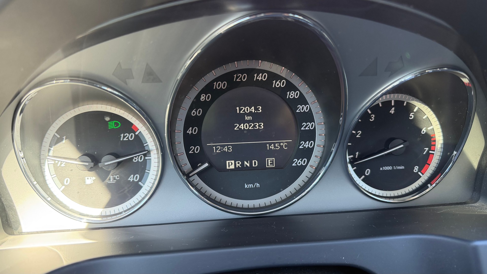 MERCEDES-BENZ C 180 CGI BlueEfficiency Avantgarde Automatic-image-14