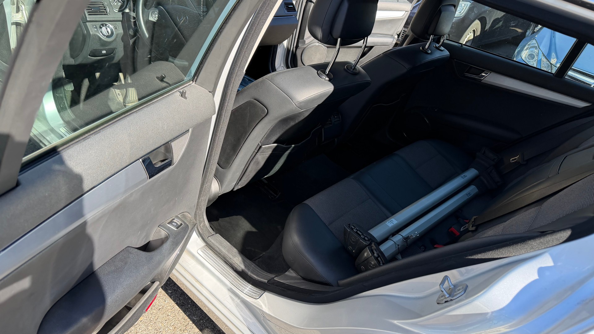 MERCEDES-BENZ C 180 CGI BlueEfficiency Avantgarde Automatic-image-8